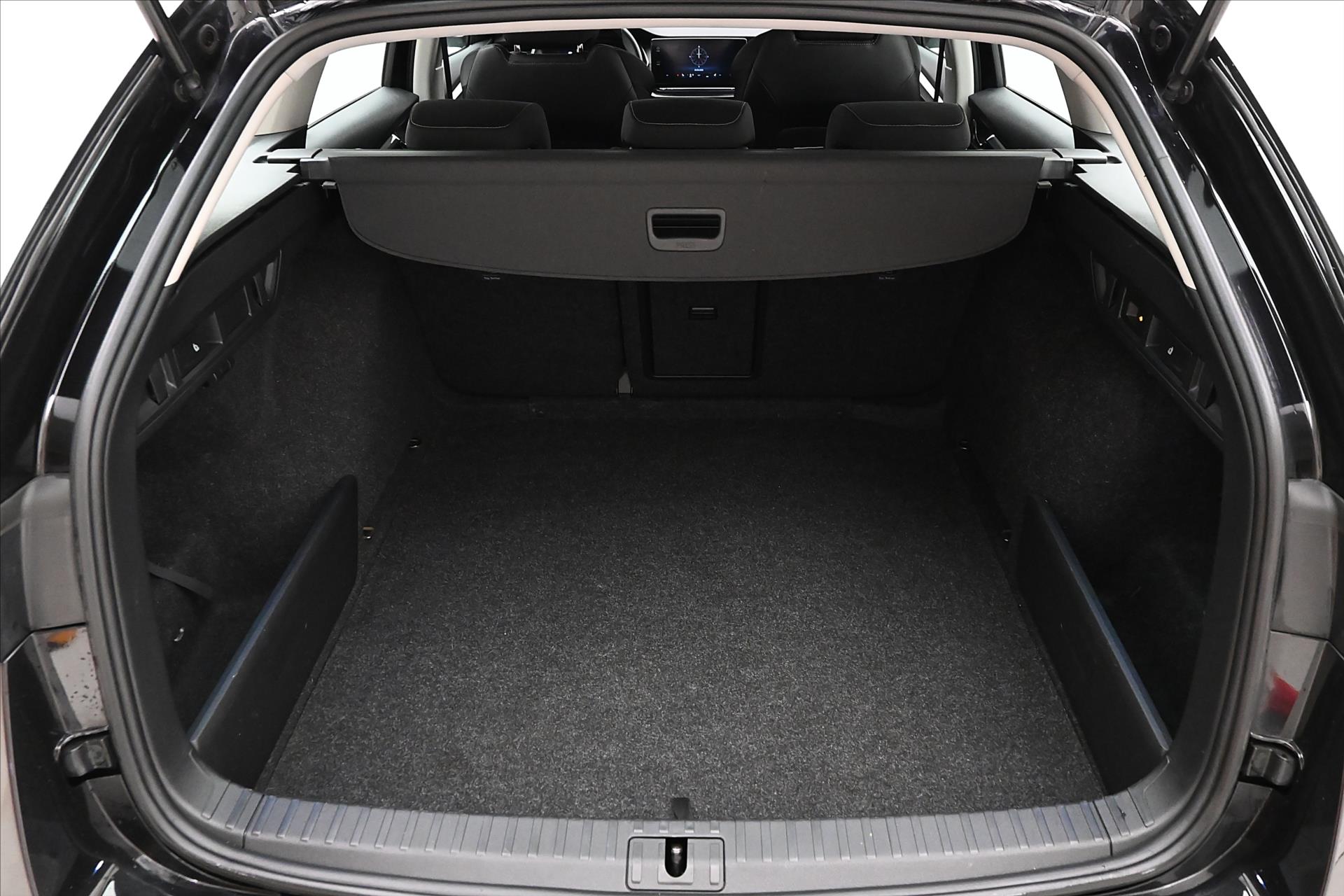 Hlavní fotografie vozu Škoda Octavia 1,5 TSI 110 kW DSG Style Záruka až 5 let (10)