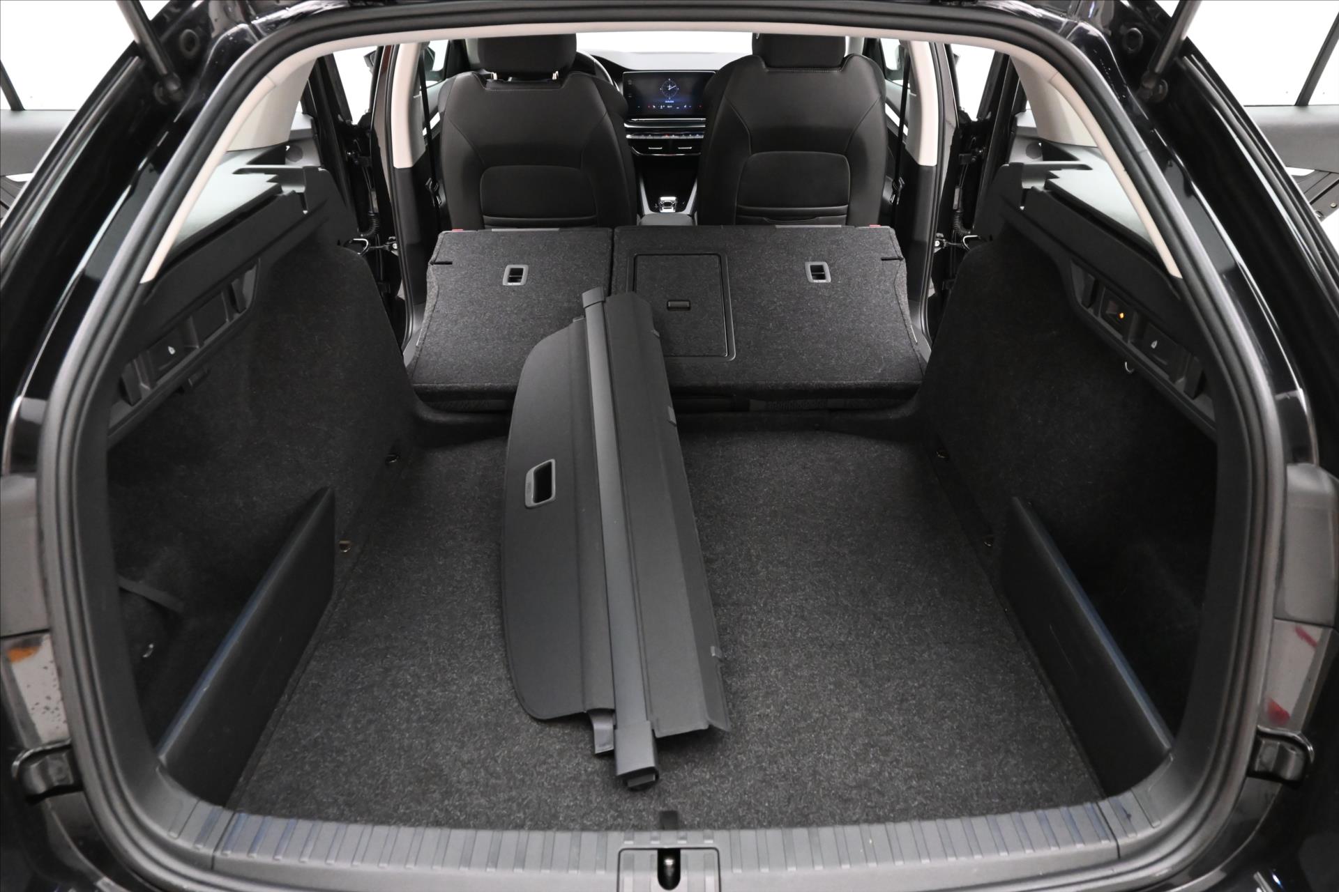 Hlavní fotografie vozu Škoda Octavia 1,5 TSI 110 kW DSG Style Záruka až 5 let (11)