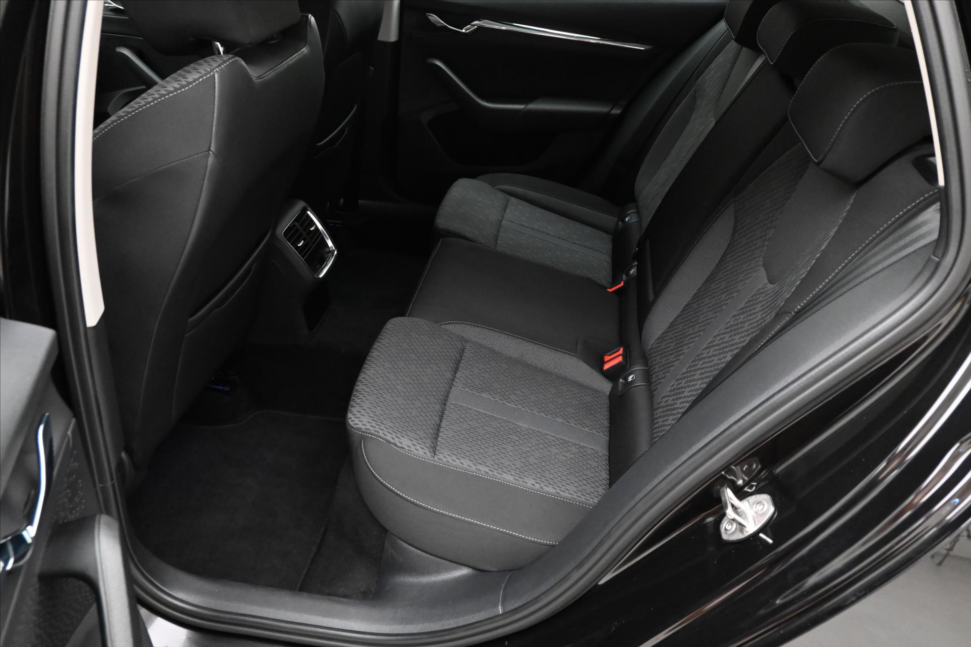 Hlavní fotografie vozu Škoda Octavia 1,5 TSI 110 kW DSG Style Záruka až 5 let (14)