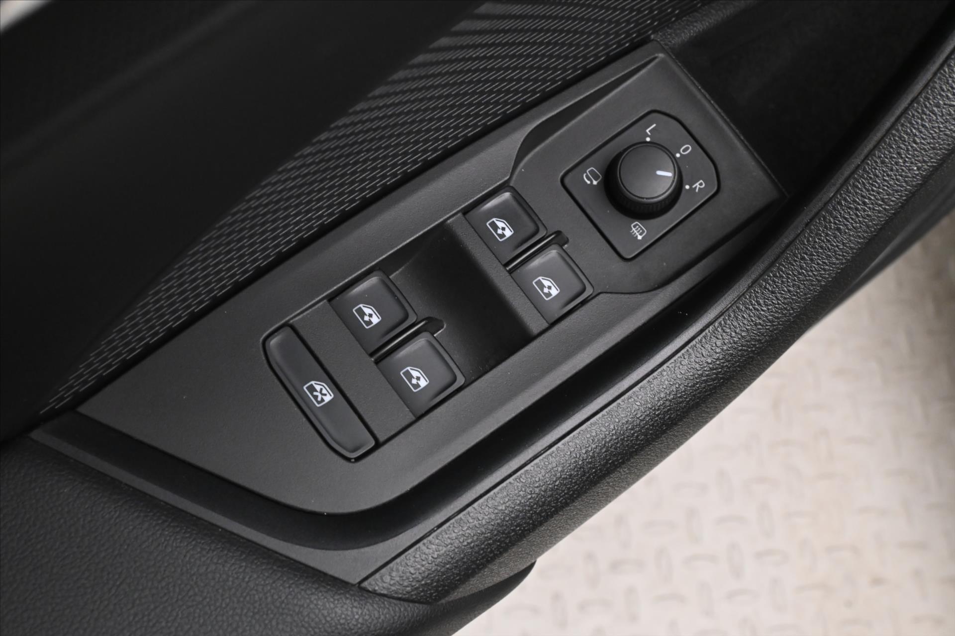Hlavní fotografie vozu Škoda Octavia 1,5 TSI 110 kW DSG Style Záruka až 5 let (26)