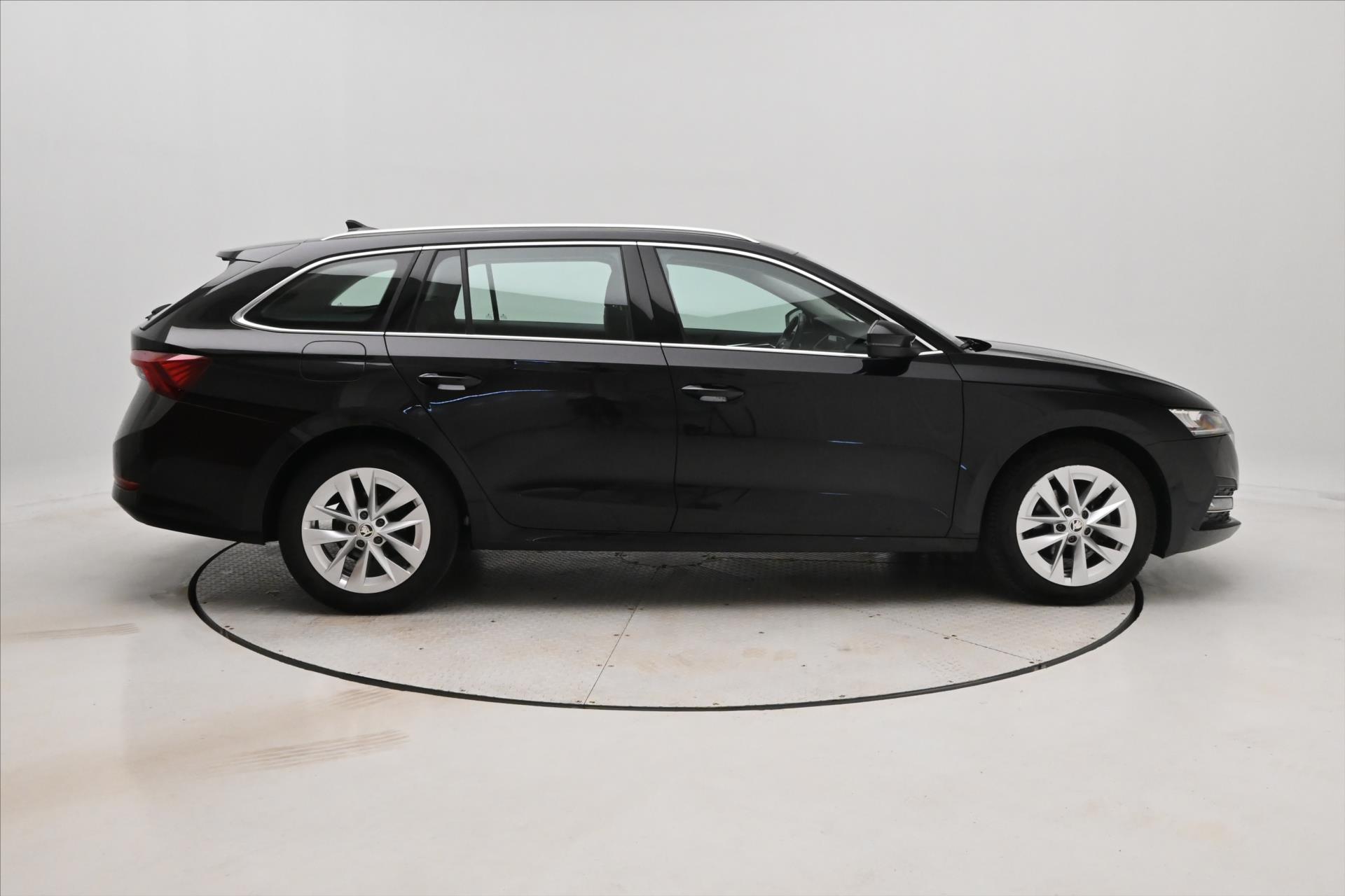 Hlavní fotografie vozu Škoda Octavia 1,5 TSI 110 kW DSG Style Záruka až 5 let (4)