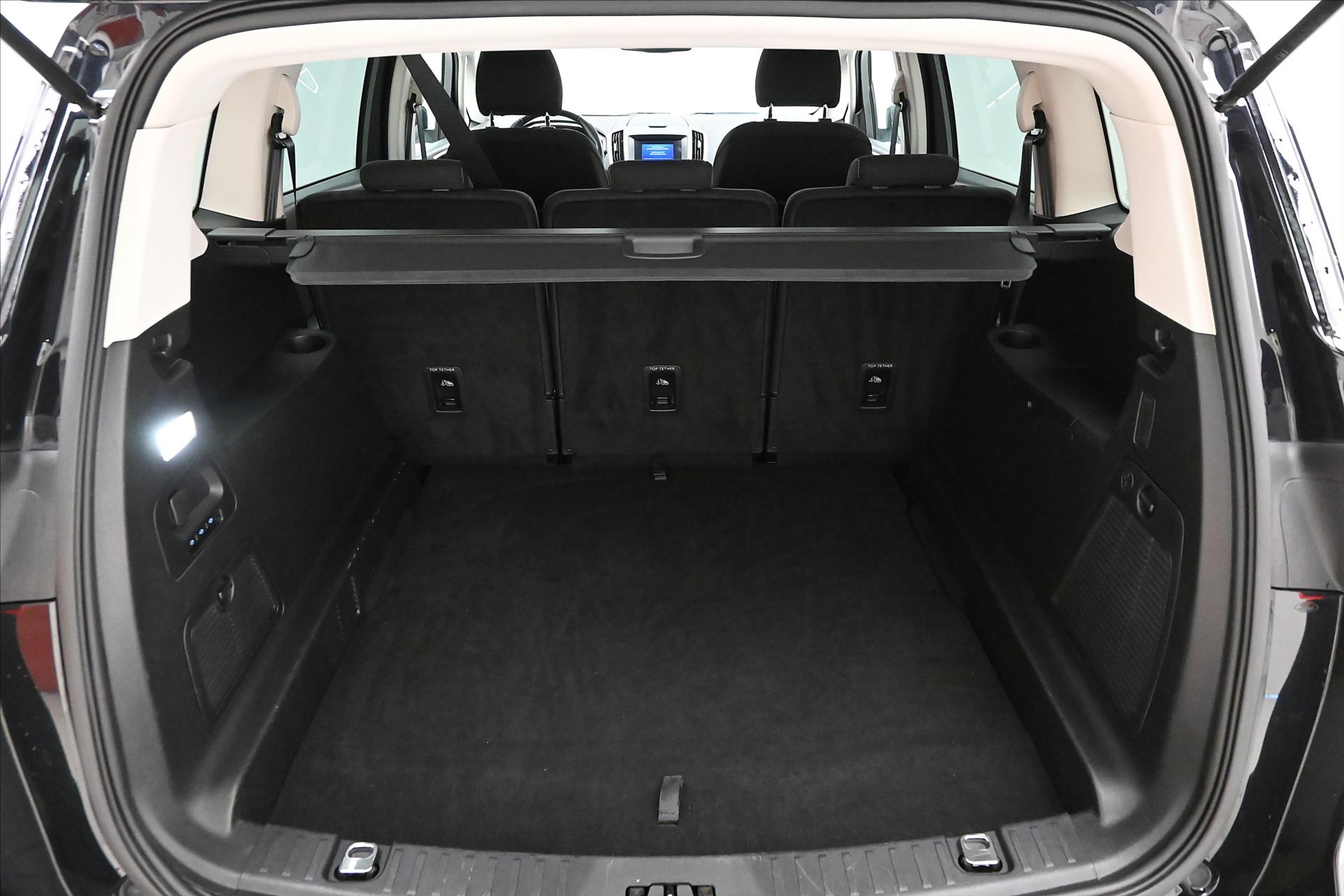 Hlavní fotografie vozu Ford S-MAX 2,0 EcoBlue 140 kW AT8 Titanium Záruka až 5 let (10)
