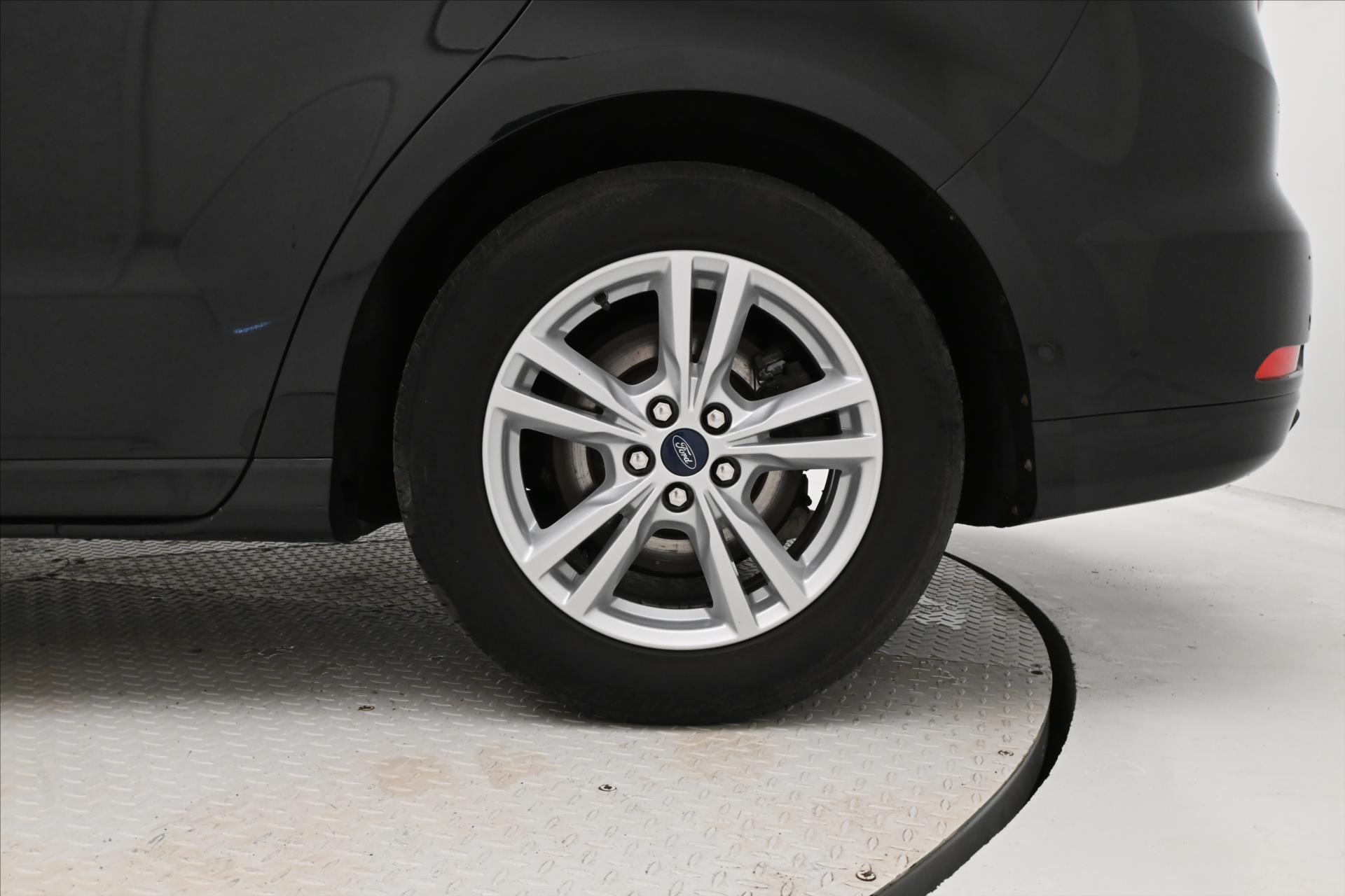 Hlavní fotografie vozu Ford S-MAX 2,0 EcoBlue 140 kW AT8 Titanium Záruka až 5 let (30)