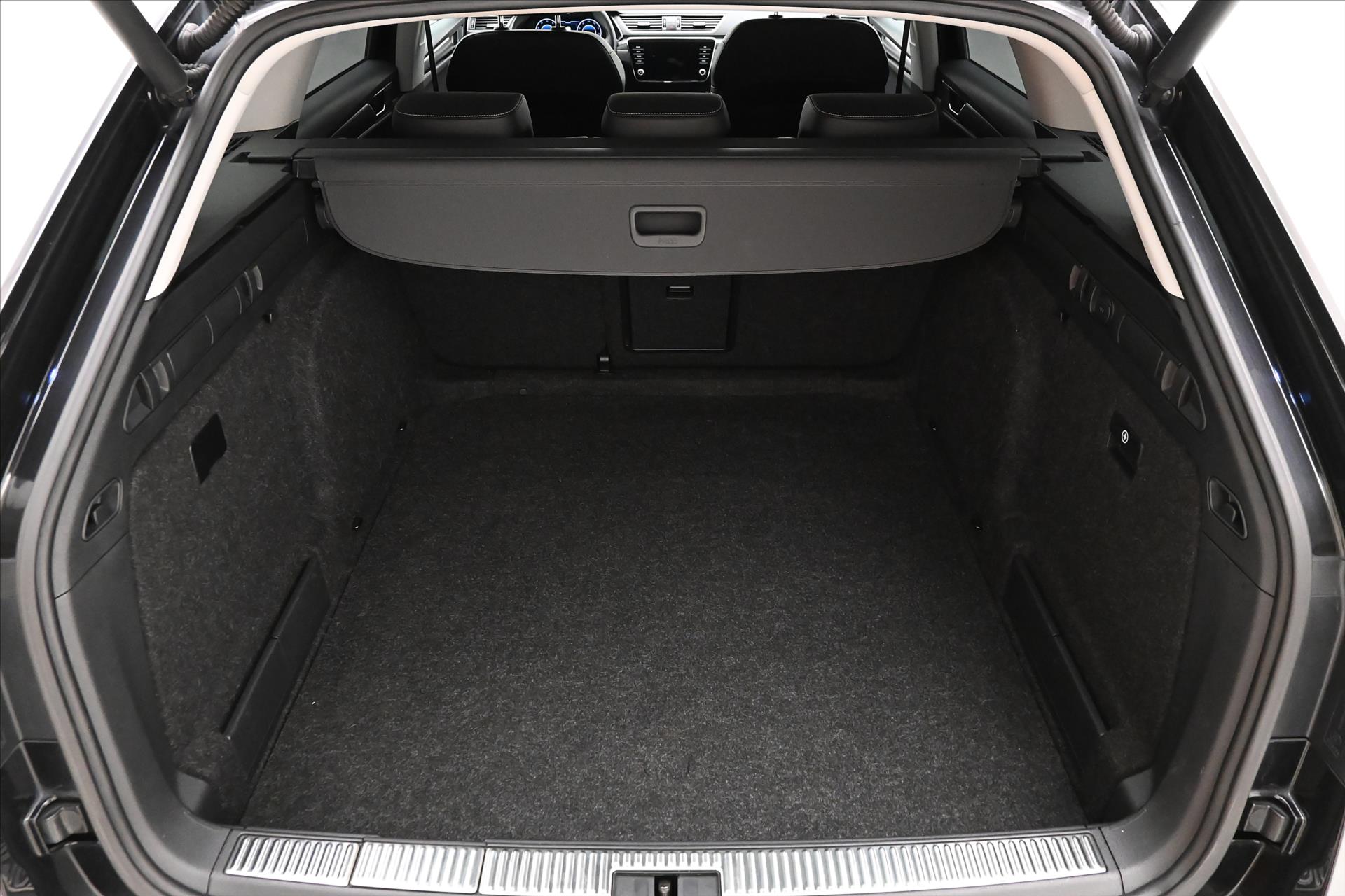 Hlavní fotografie vozu Škoda Superb 2,0 TDI 110 kW DSG STYLE Záruka až 5 let (10)