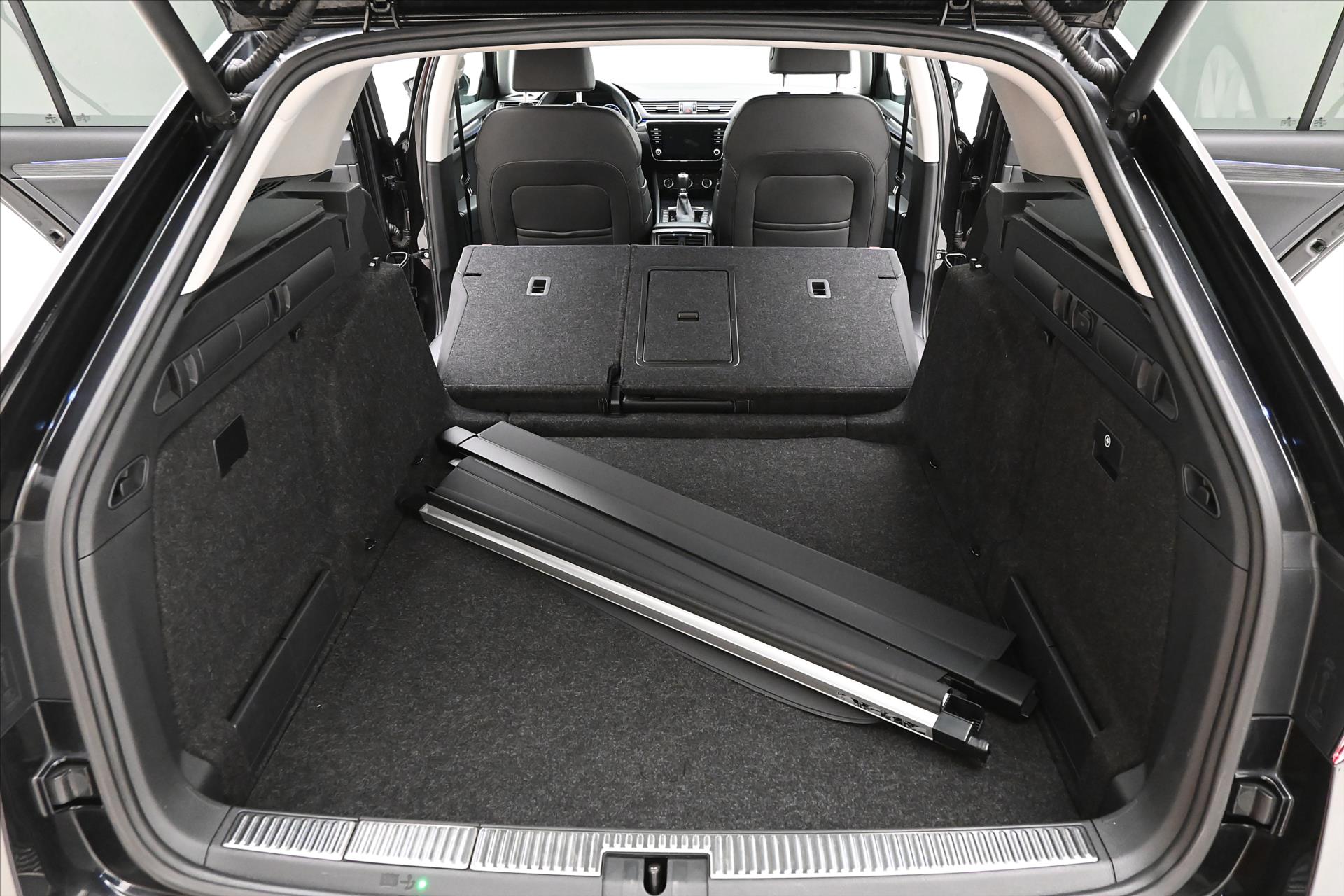 Hlavní fotografie vozu Škoda Superb 2,0 TDI 110 kW DSG STYLE Záruka až 5 let (11)