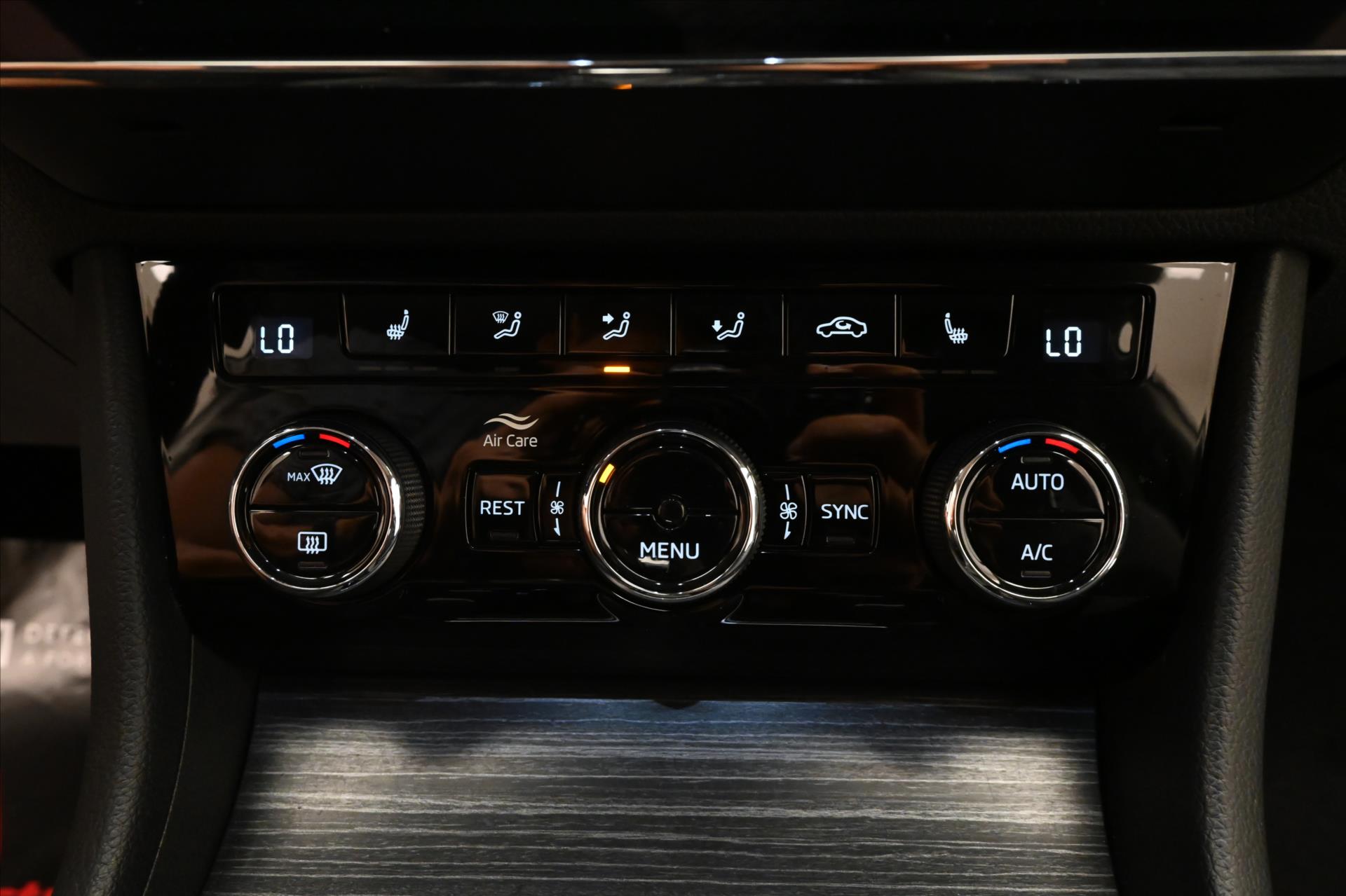 Hlavní fotografie vozu Škoda Superb 2,0 TDI 110 kW DSG STYLE Záruka až 5 let (21)
