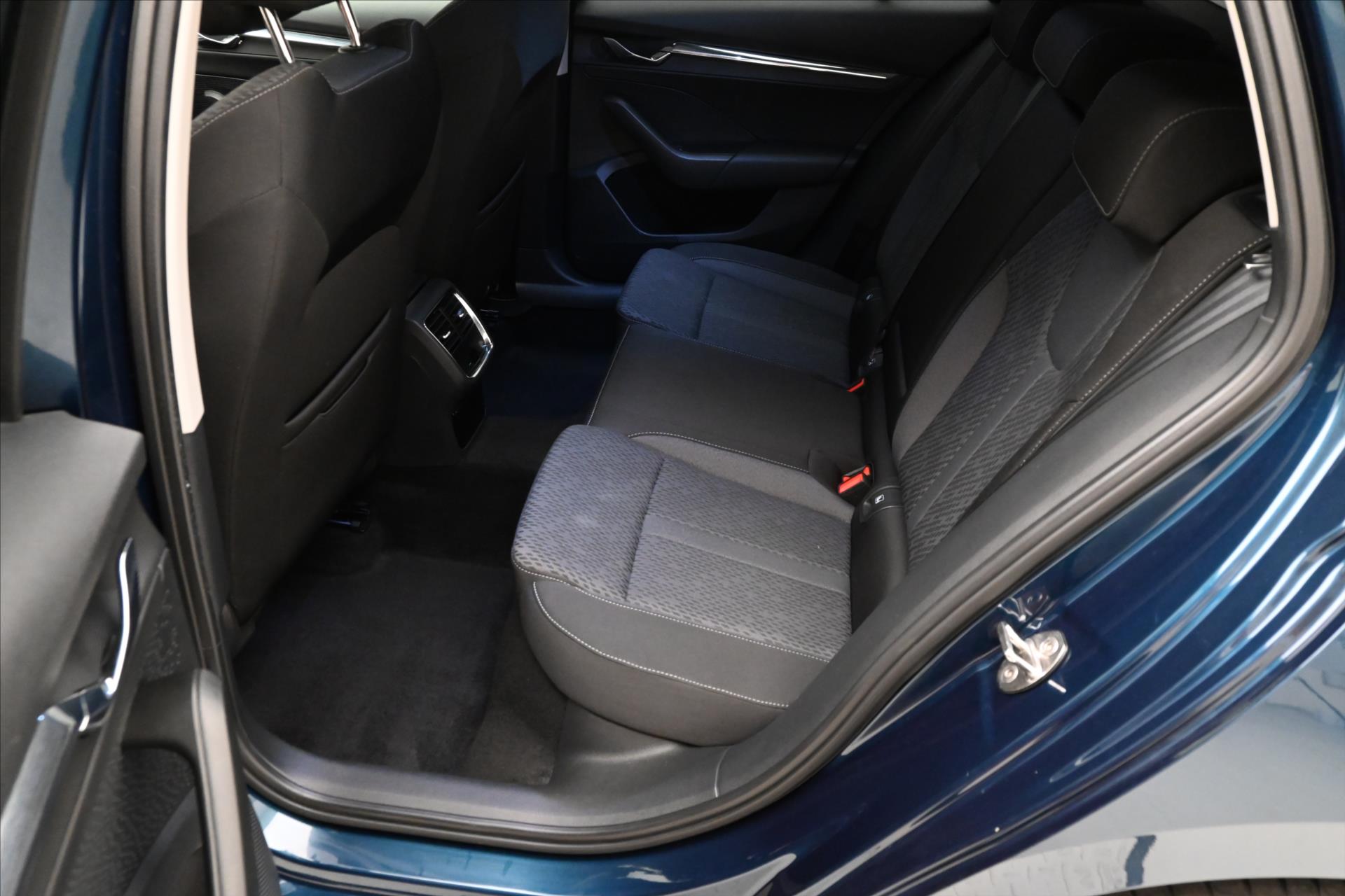 Hlavní fotografie vozu Škoda Octavia 2,0 TDI 110kW DSG Style Záruka až 5 let (14)