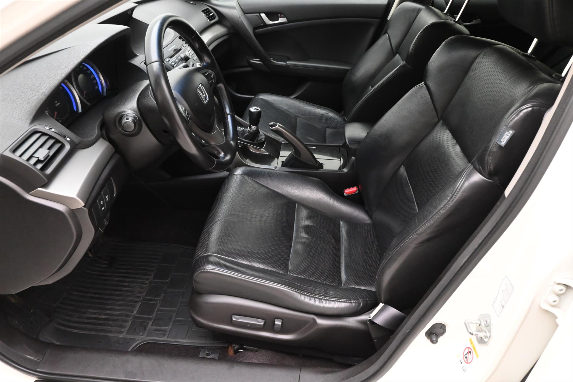 Hlavní fotografie vozu Honda Accord 2,2 i-DTEC 110kW Manuál (13)