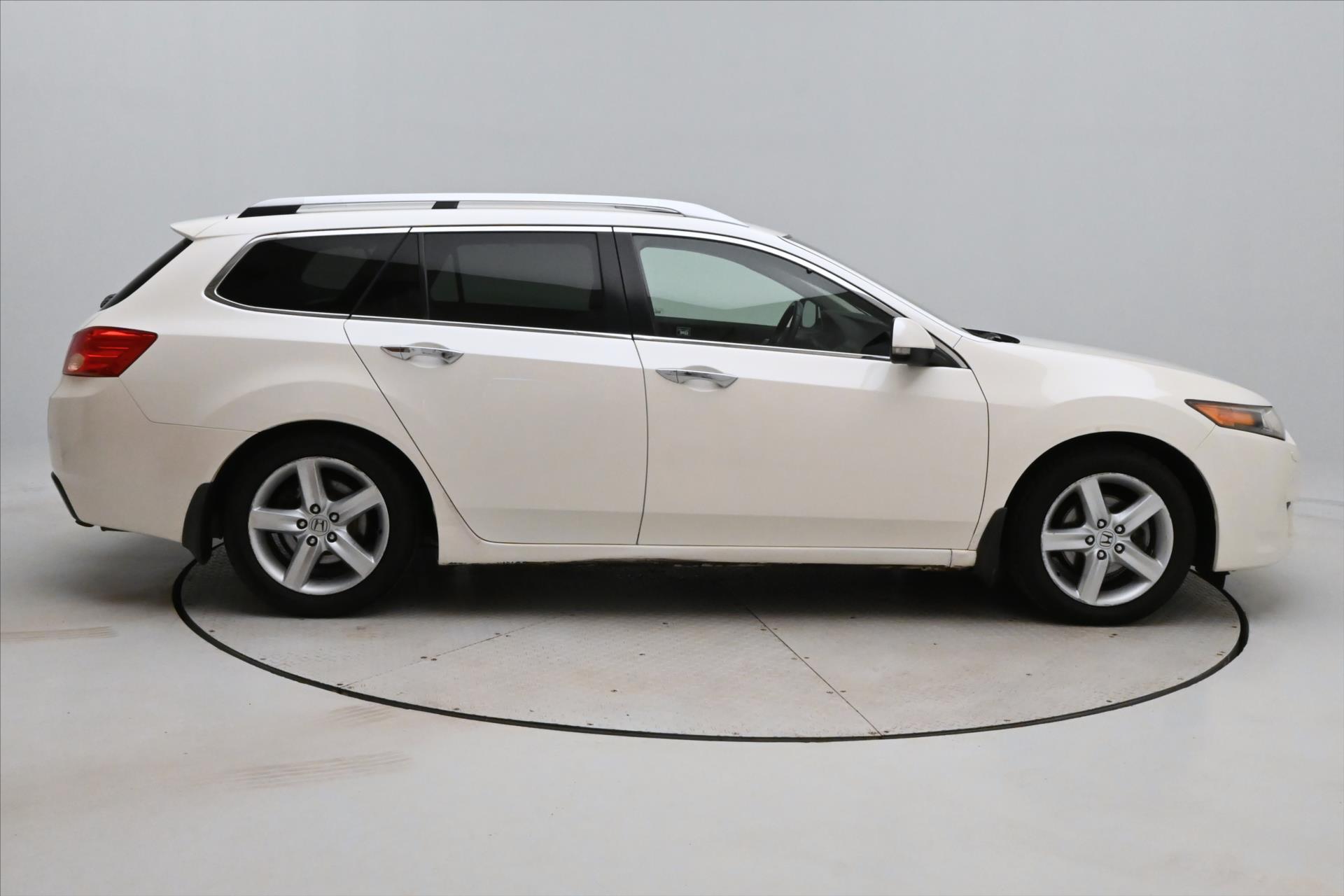 Hlavní fotografie vozu Honda Accord 2,2 i-DTEC 110kW Manuál (4)