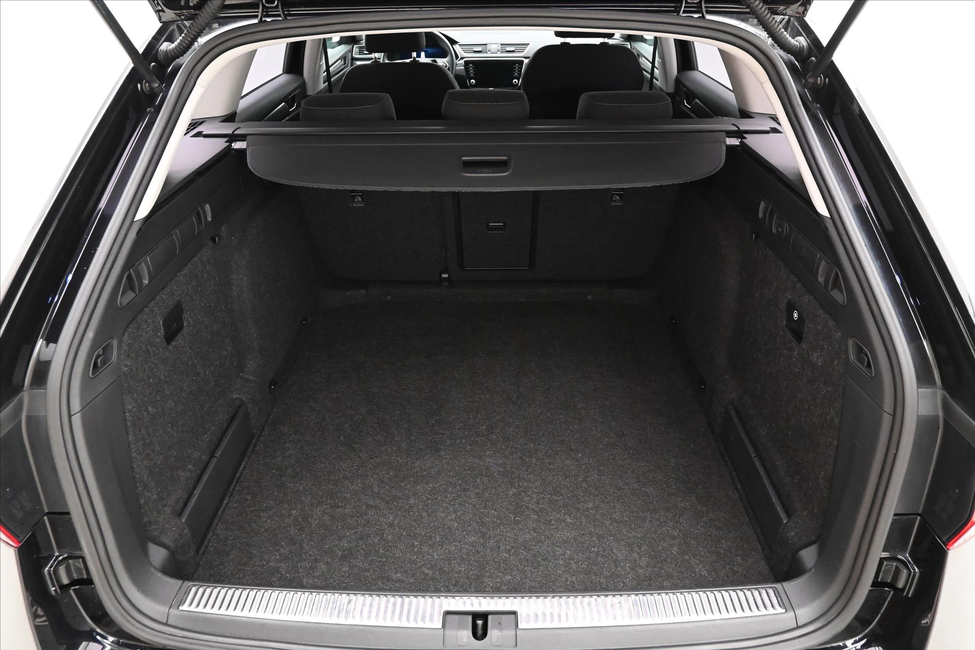 Main photo of the car Skoda Superb 2.0 TDI 110kW DSG Style Warranty up to 5 years (10)