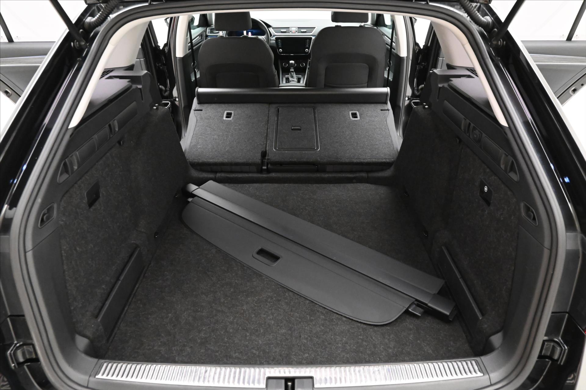 Main photo of the car Skoda Superb 2.0 TDI 110kW DSG Style Warranty up to 5 years (11)
