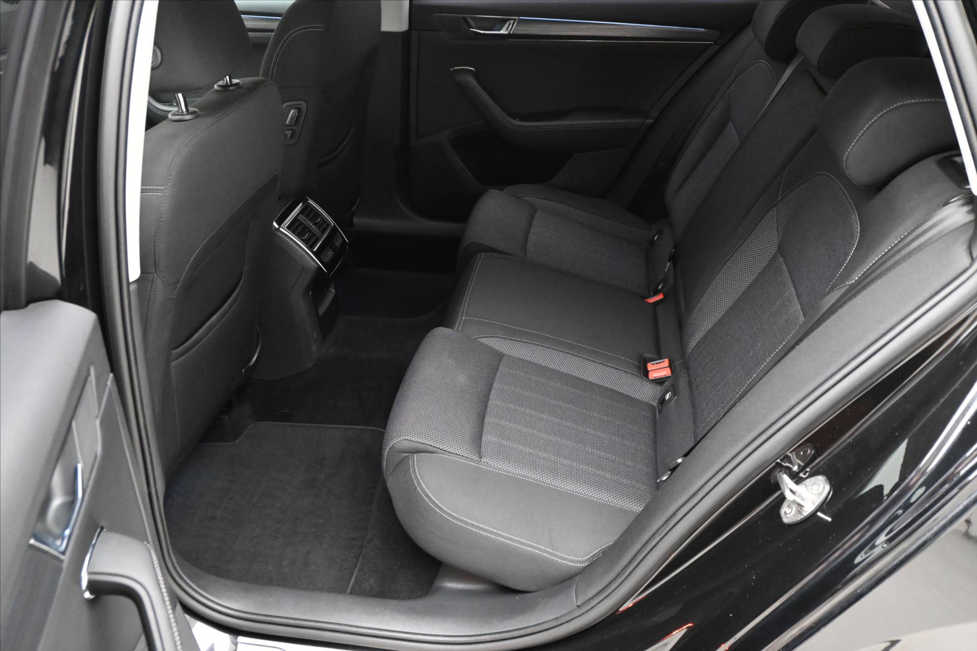 Main photo of the car Skoda Superb 2.0 TDI 110kW DSG Style Warranty up to 5 years (14)