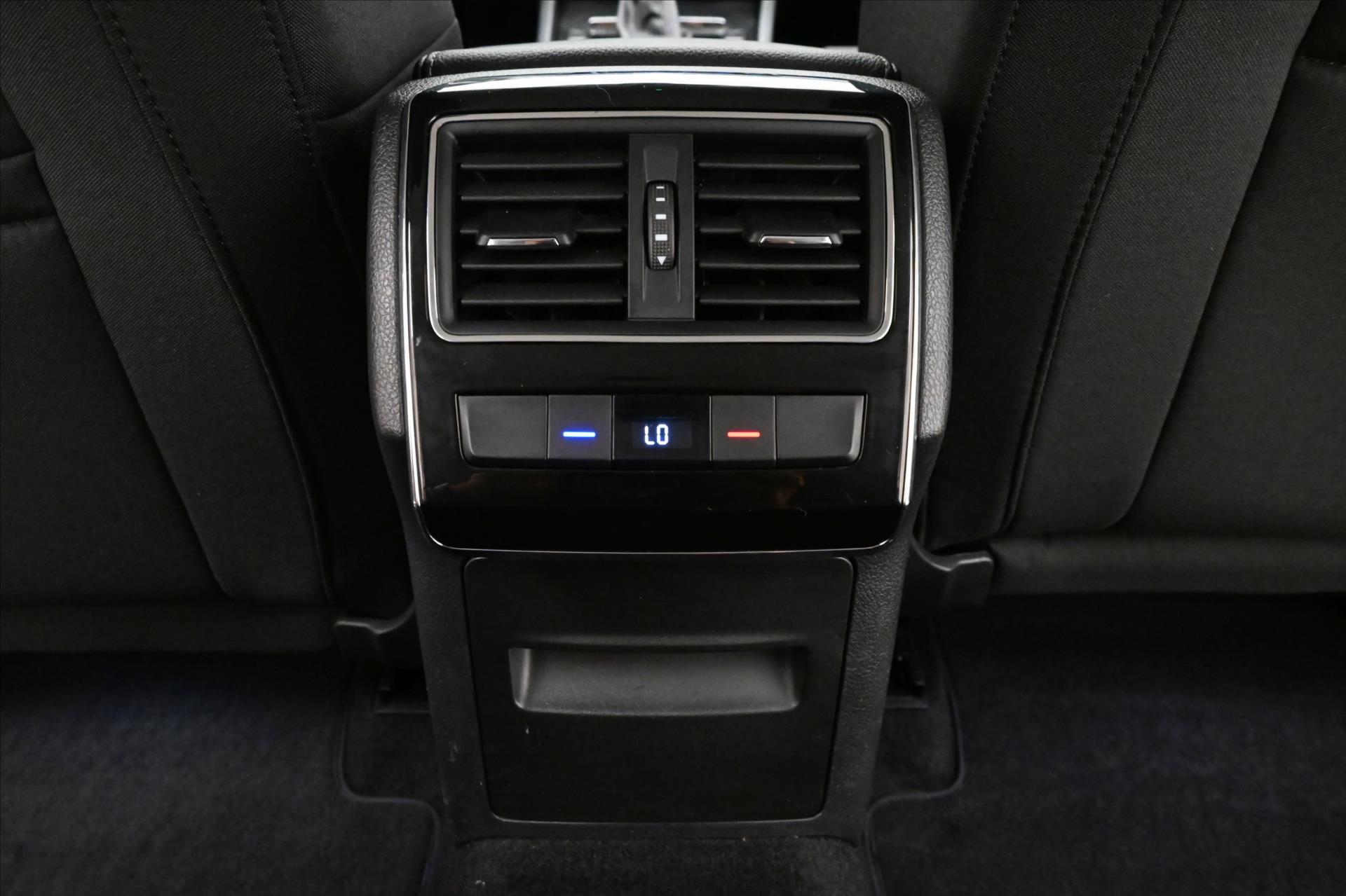 Main photo of the car Skoda Superb 2.0 TDI 110kW DSG Style Warranty up to 5 years (22)