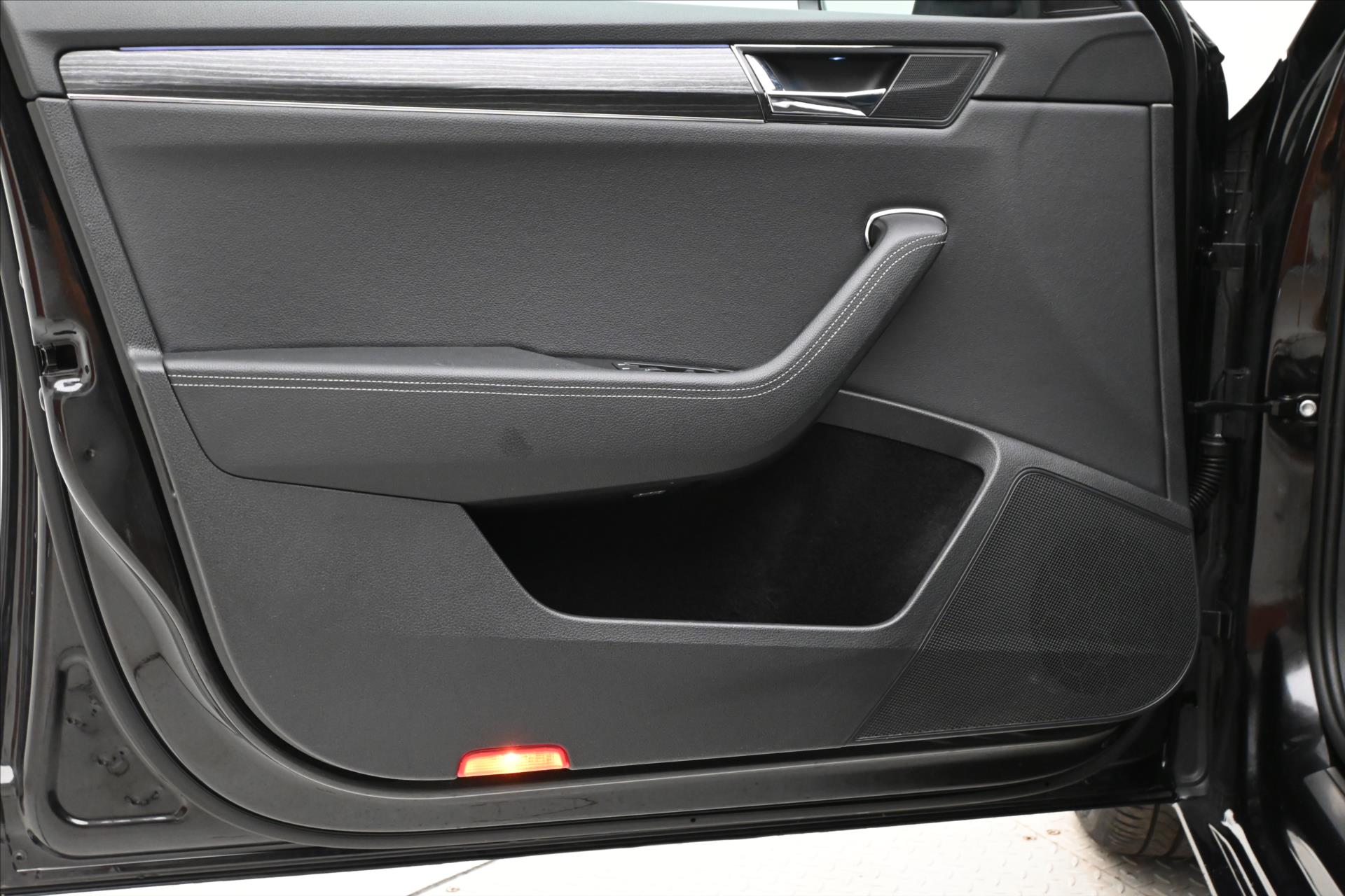 Main photo of the car Skoda Superb 2.0 TDI 110kW DSG Style Warranty up to 5 years (25)