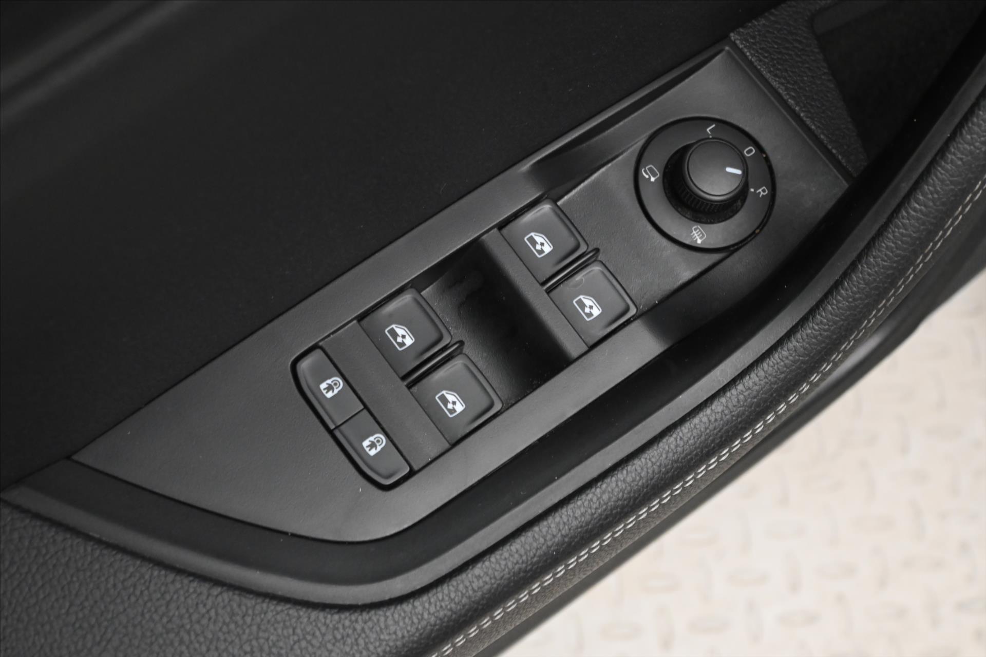 Main photo of the car Skoda Superb 2.0 TDI 110kW DSG Style Warranty up to 5 years (26)