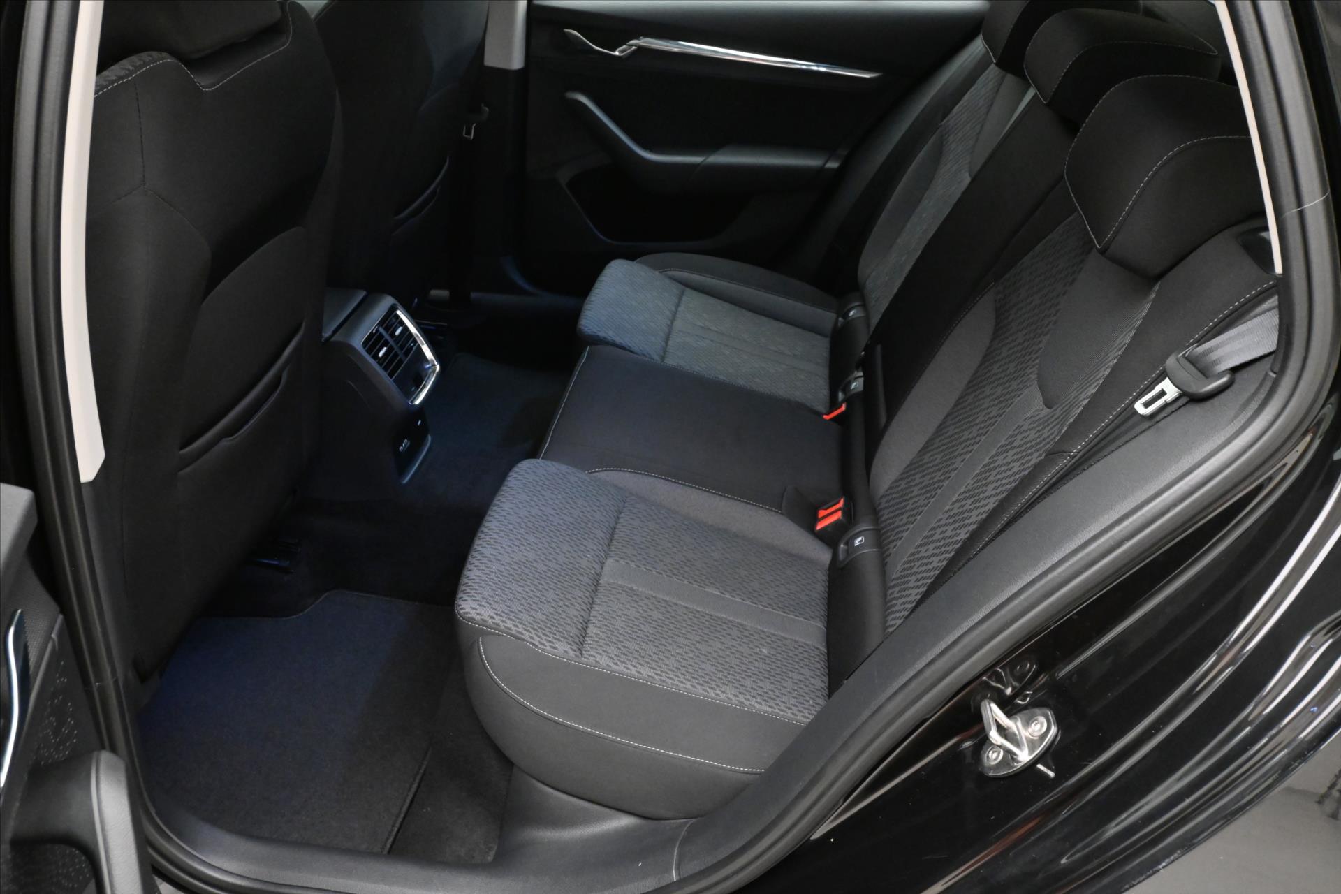 Hlavní fotografie vozu Škoda Octavia 2,0 TDI 110 kW DSG MATRIX LED Záruka až 5 let (14)