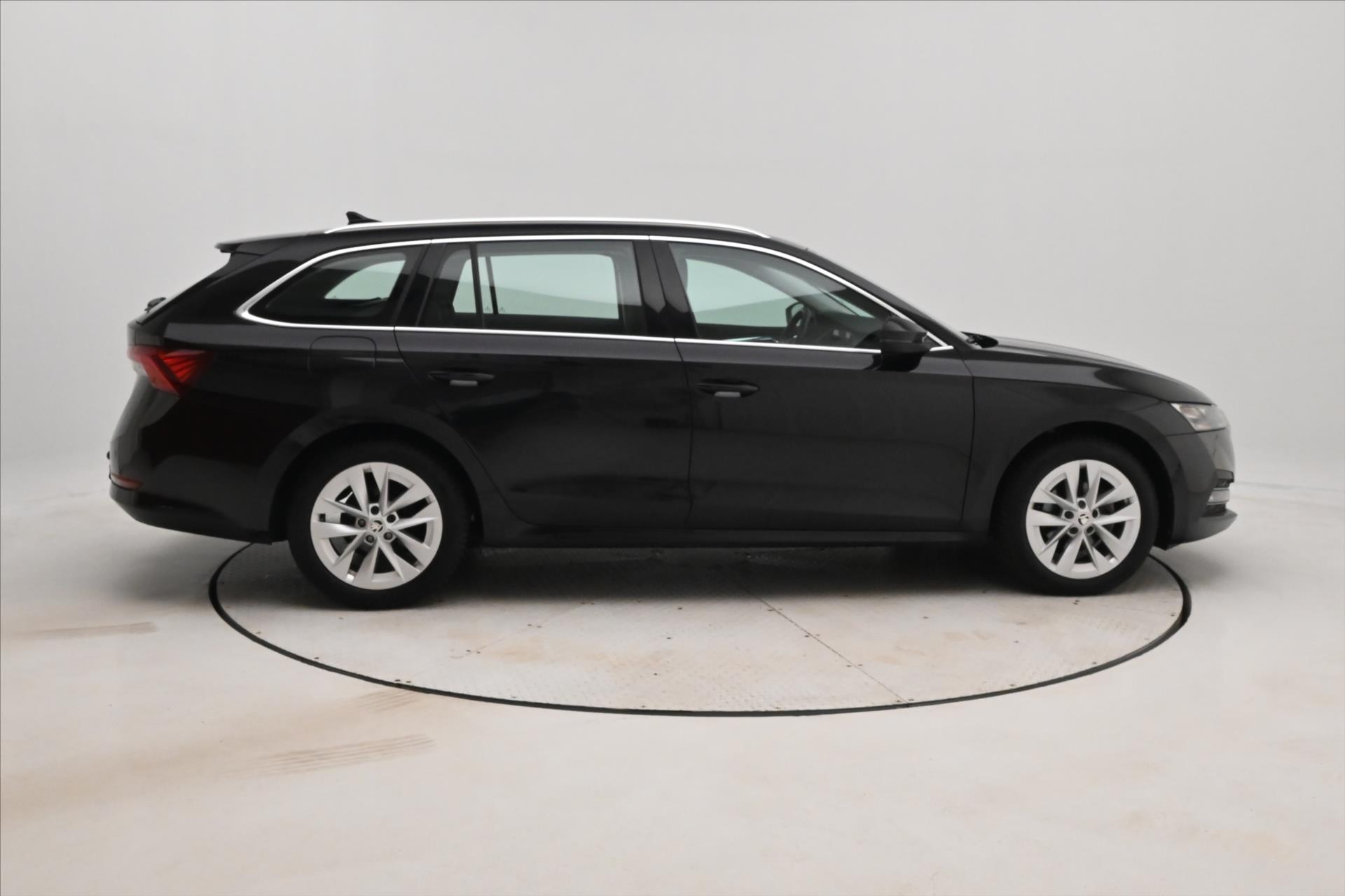 Hlavní fotografie vozu Škoda Octavia 2,0 TDI 110 kW DSG MATRIX LED Záruka až 5 let (4)