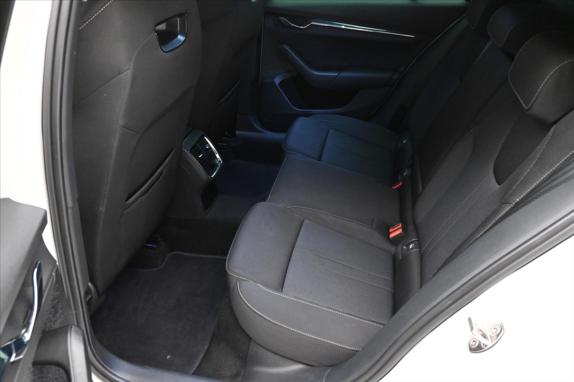 Hlavní fotografie vozu Škoda Octavia 2,0 TDI 110 kW DSG SportLINE Záruka až 5 let (14)