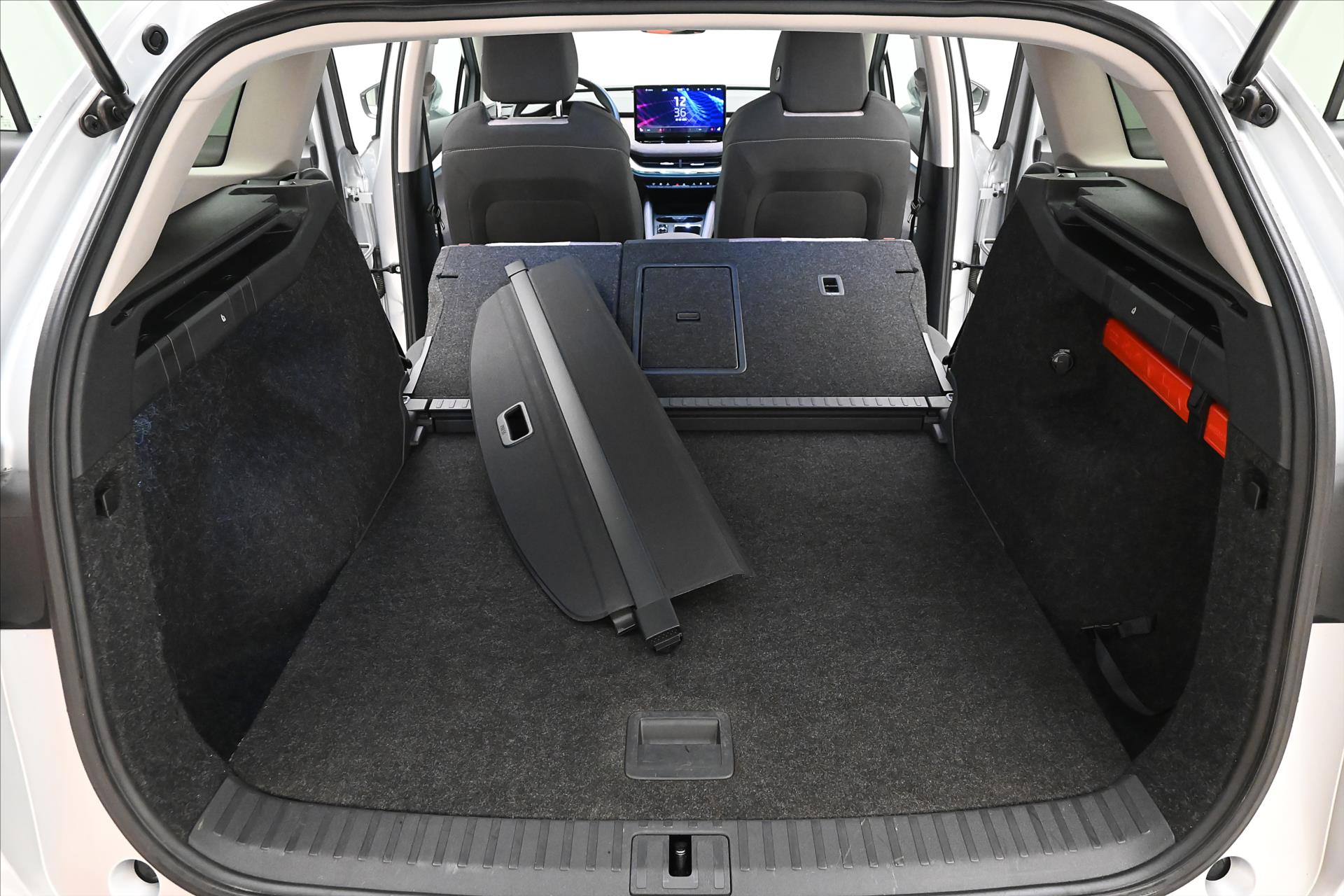 Hlavní fotografie vozu Škoda Enyaq iV 60 132 kW SOH 88% FIRST Edition Záruka až 3 rok (12)