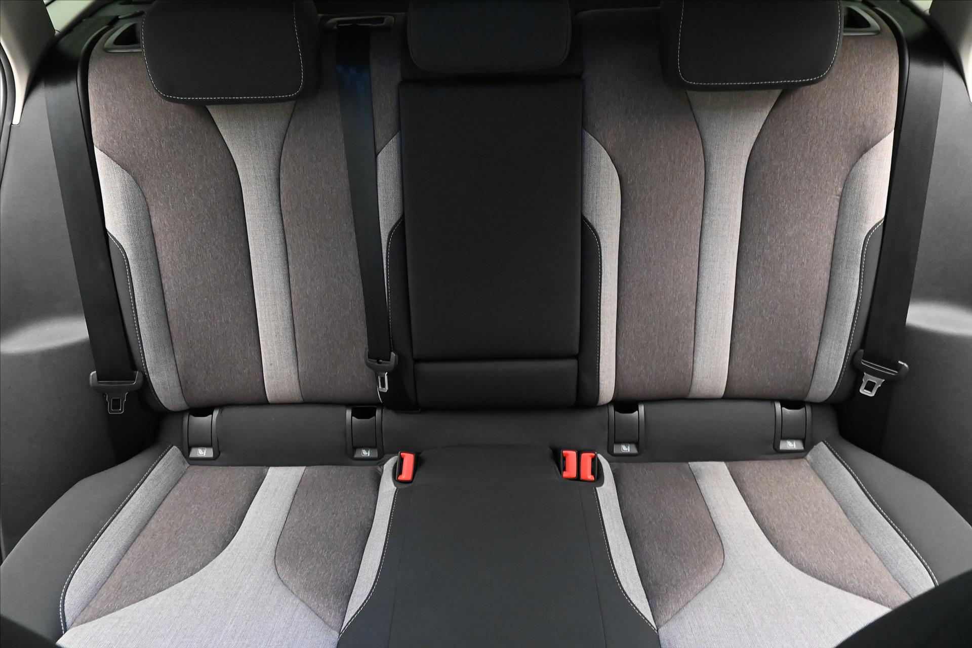 Hlavní fotografie vozu Škoda Enyaq iV 60 132 kW SOH 88% FIRST Edition Záruka až 3 rok (30)