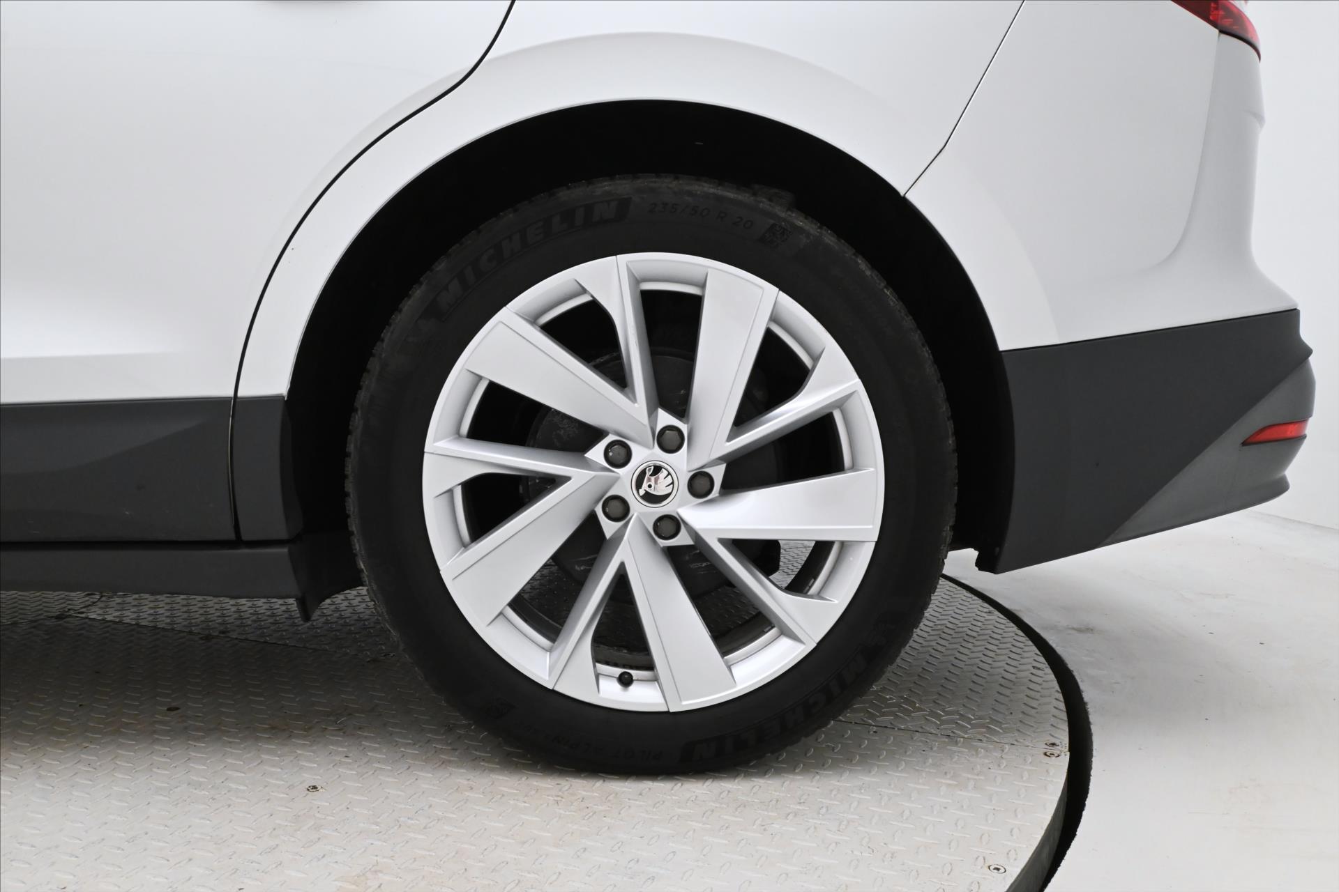 Hlavní fotografie vozu Škoda Enyaq iV 60 132 kW SOH 88% FIRST Edition Záruka až 3 rok (33)