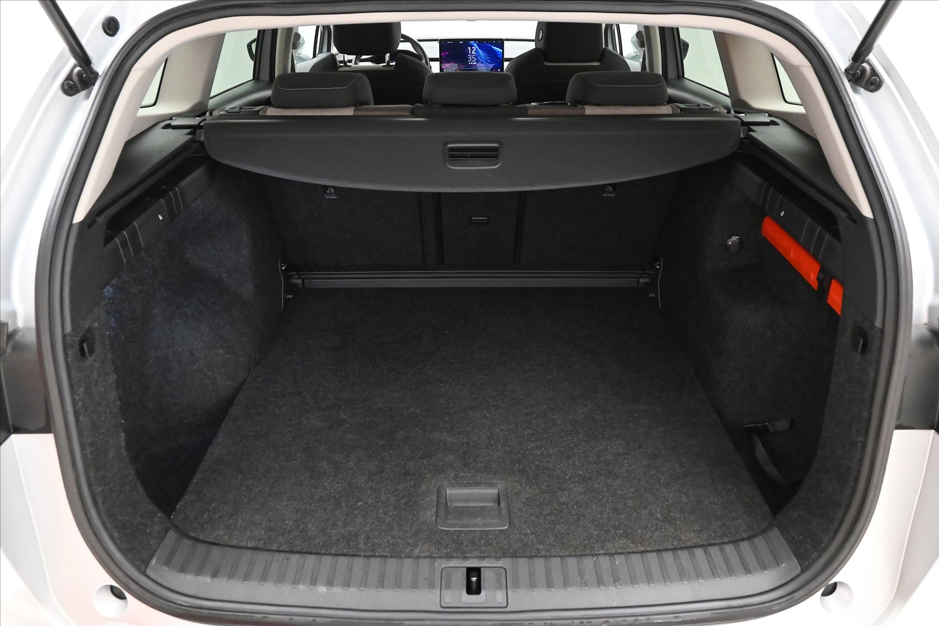 Hlavní fotografie vozu Škoda Enyaq iV 60 132kW SOH 88% FIRST Edition Záruka až 3 roky (11)