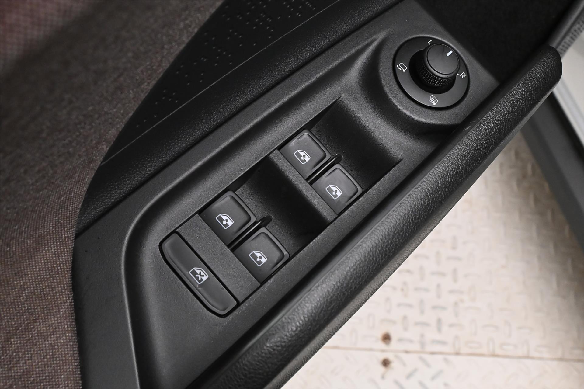 Hlavní fotografie vozu Škoda Enyaq iV 60 132kW SOH 88% FIRST Edition Záruka až 3 roky (28)