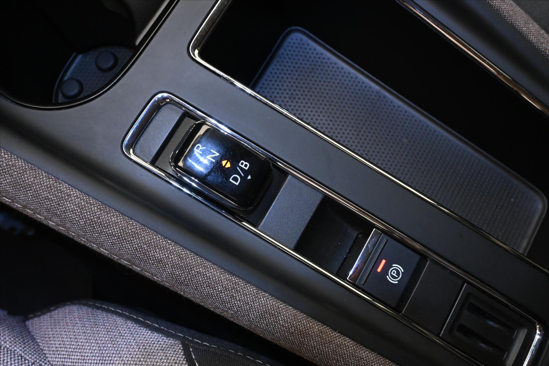 Hlavní fotografie vozu Škoda Enyaq iV60 132kW SOH 88% FIRST Edition Záruka až 3 roky (24)