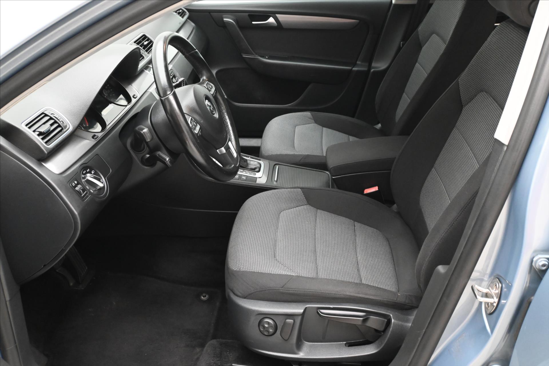 Hlavní fotografie vozu Volkswagen Passat 2,0 TDI 103kW DSG Nová STK (13)