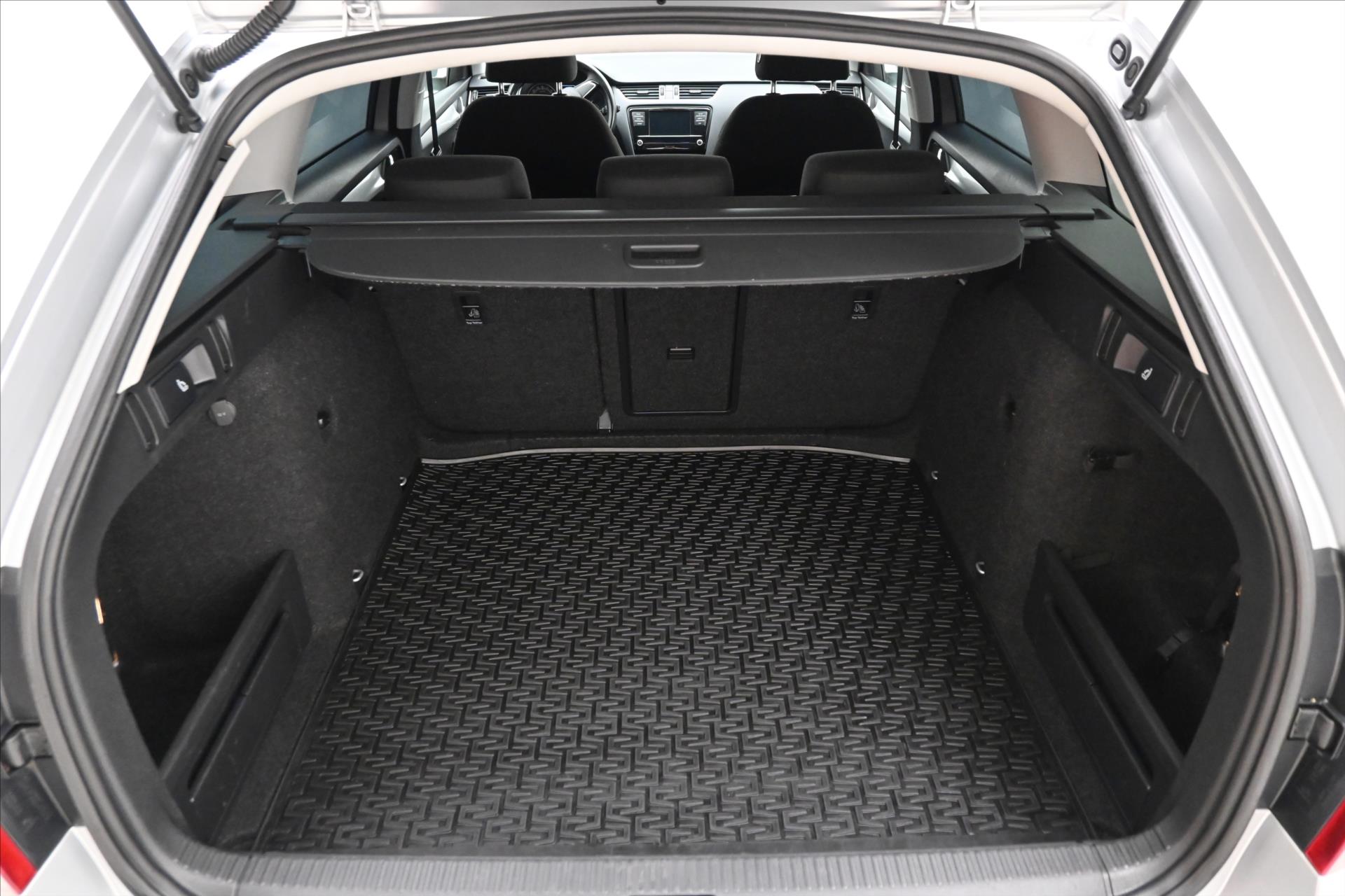 Hlavní fotografie vozu Škoda Octavia 1,6 TDI 85 kW Ambition Záruka až 5 let (10)
