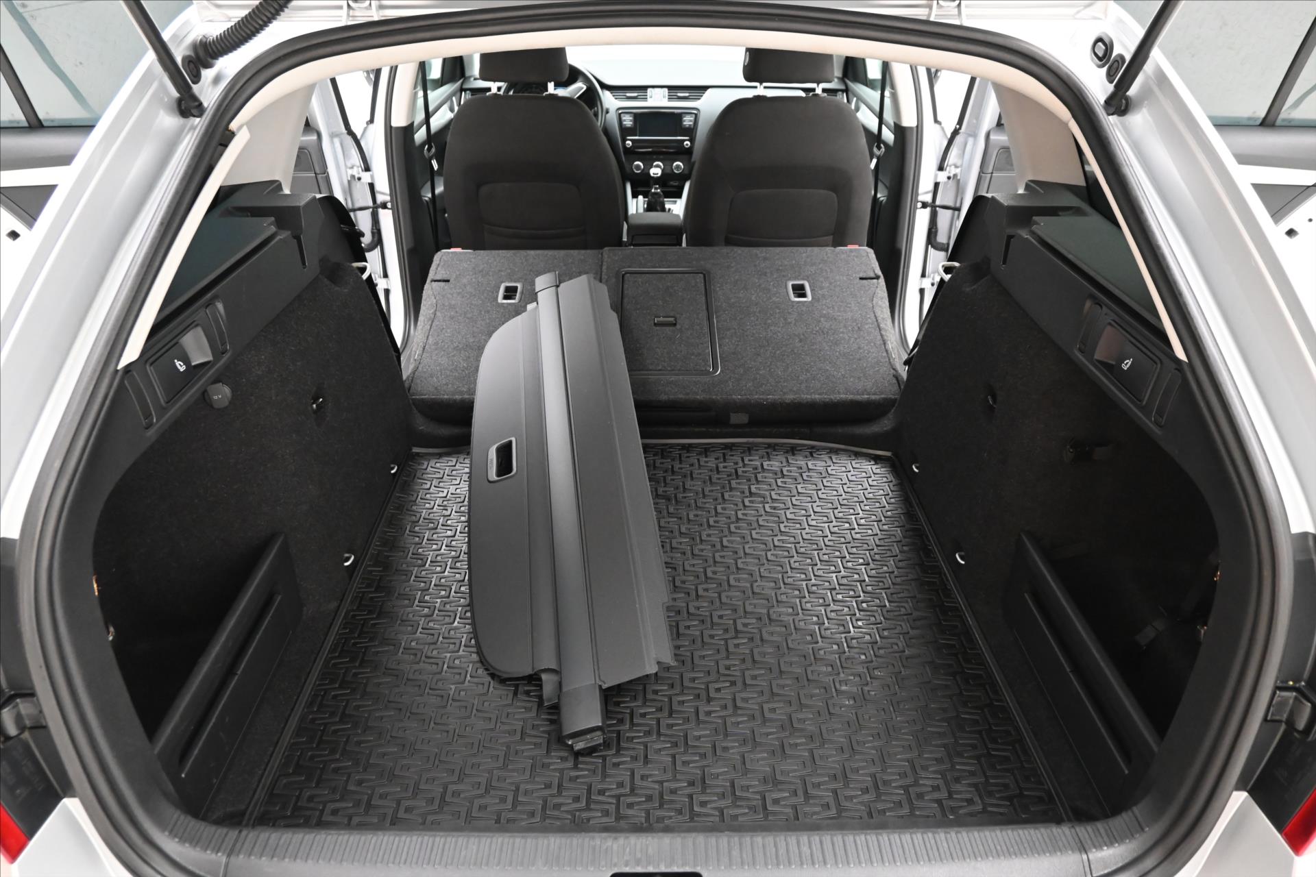 Hlavní fotografie vozu Škoda Octavia 1,6 TDI 85 kW Ambition Záruka až 5 let (11)