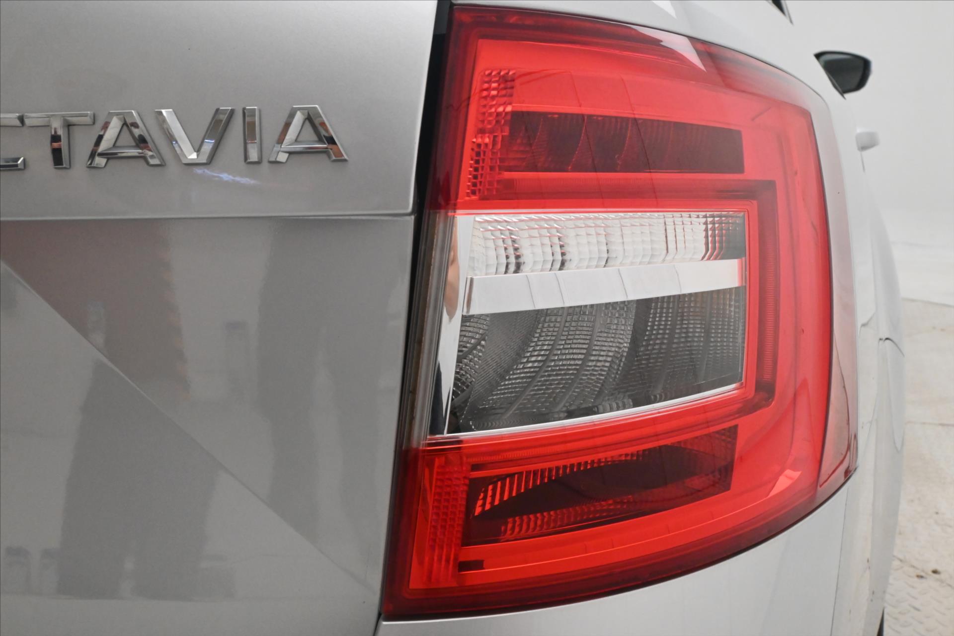 Hlavní fotografie vozu Škoda Octavia 1,6 TDI 85 kW Ambition Záruka až 5 let (28)