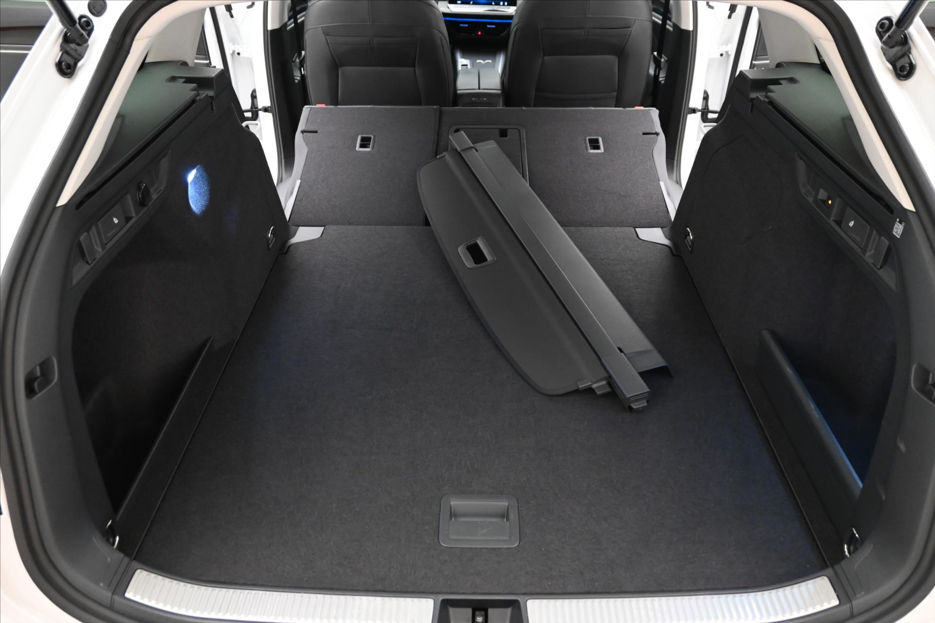 Hlavní fotografie vozu Volkswagen Passat 2,0 TDI 110 kW DSG Business Záruka až 5 let (11)