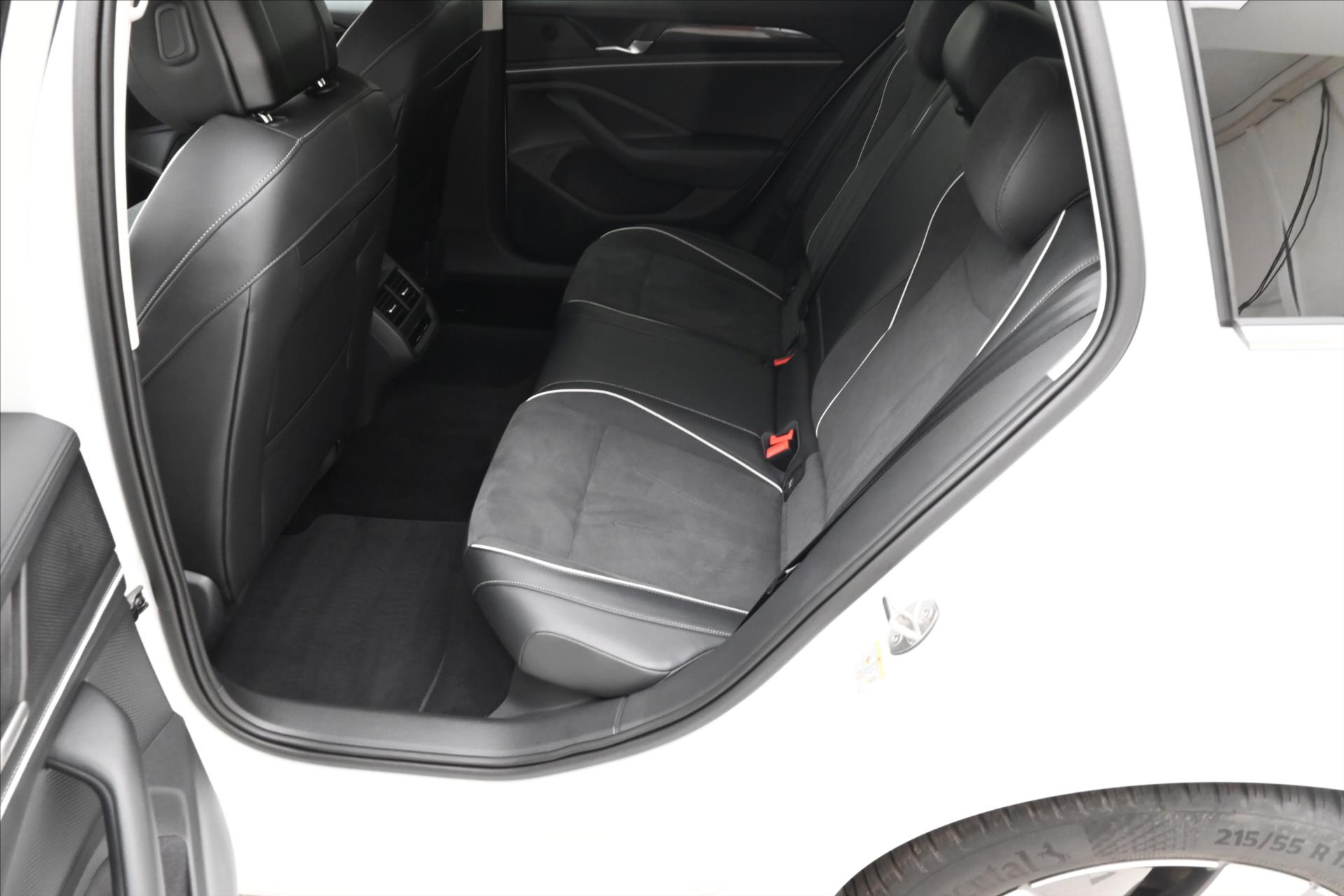 Hlavní fotografie vozu Volkswagen Passat 2,0 TDI 110 kW DSG Business Záruka až 5 let (14)