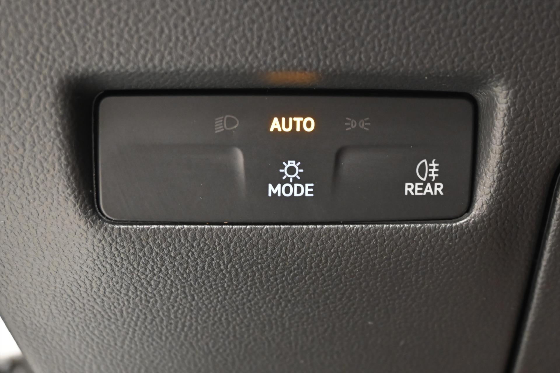 Hlavní fotografie vozu Volkswagen Passat 2,0 TDI 110 kW DSG Business Záruka až 5 let (27)