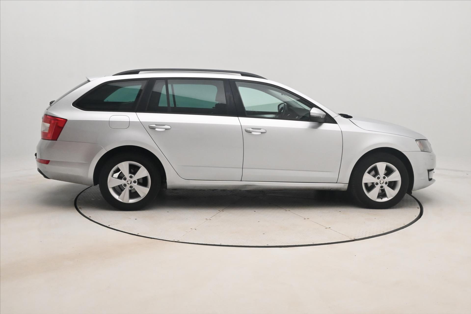 Main photo of the car Skoda Octavia 1.6 TDI 81kW towing new MOT (4)