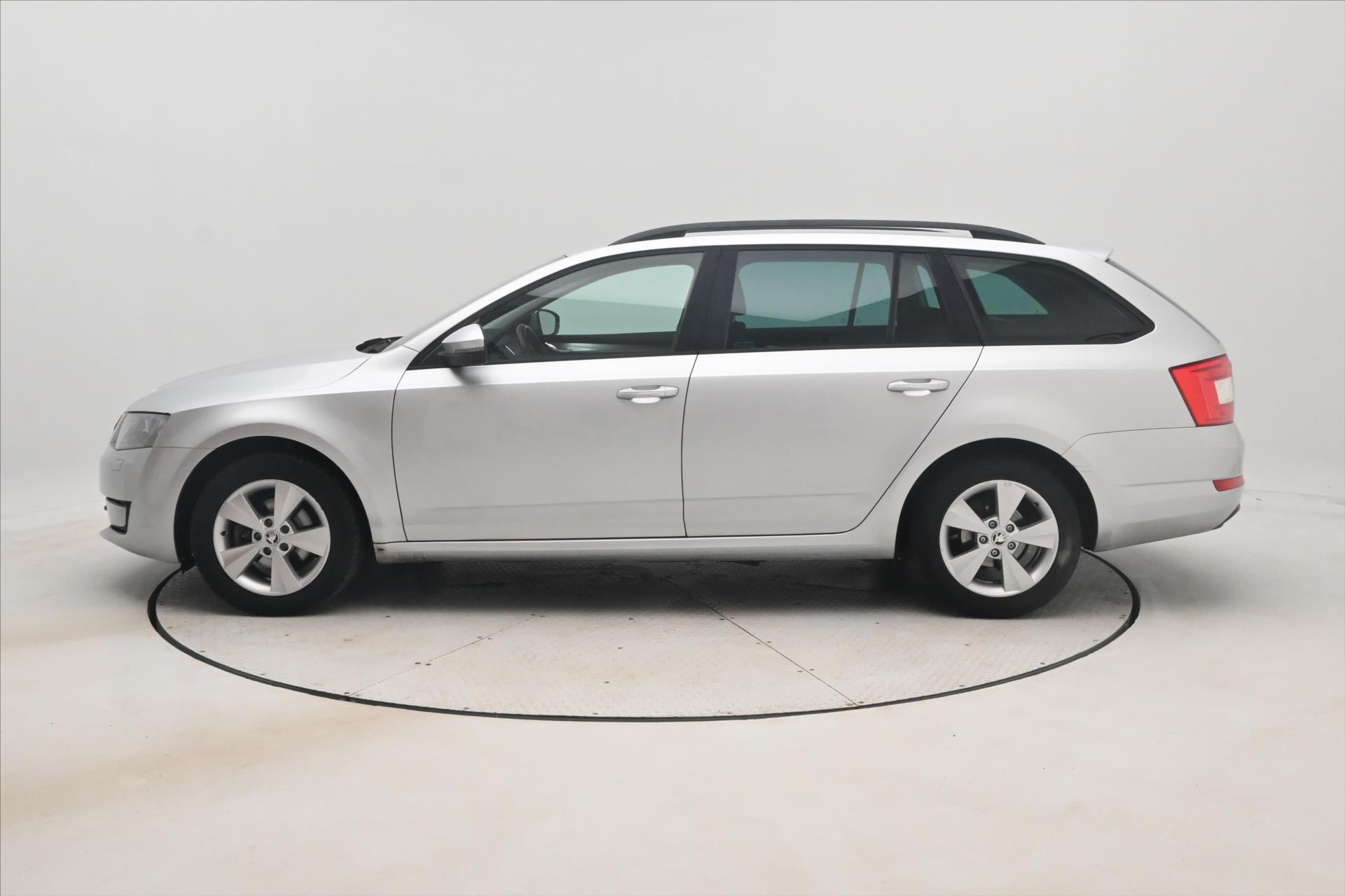 Hlavní fotografie vozu Škoda Octavia 1,6 TDI 81kW tažné nová STK (8)