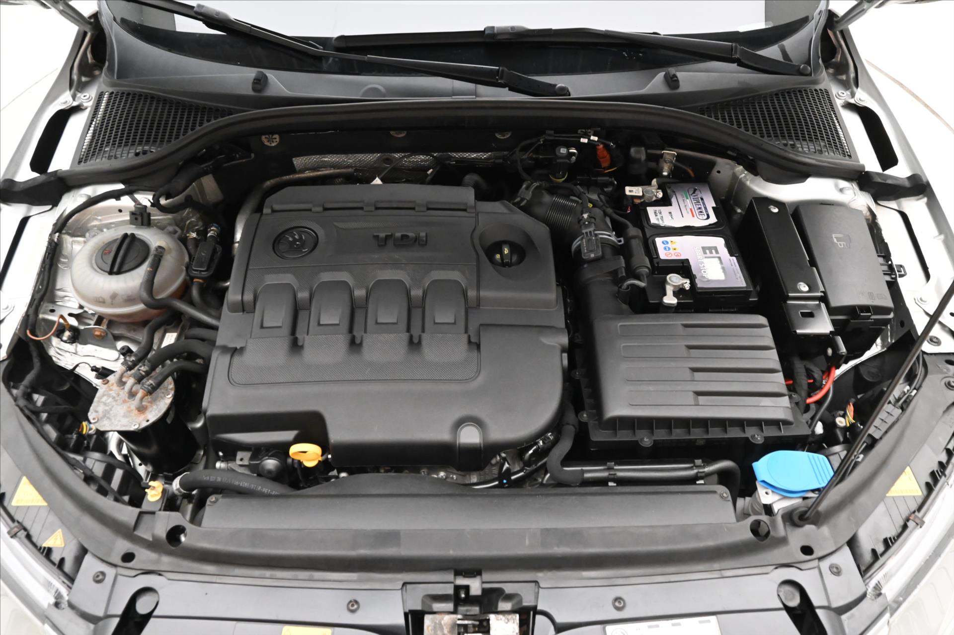 Main photo of the car Skoda Octavia 1.6 TDI 81kW towing new MOT (9)