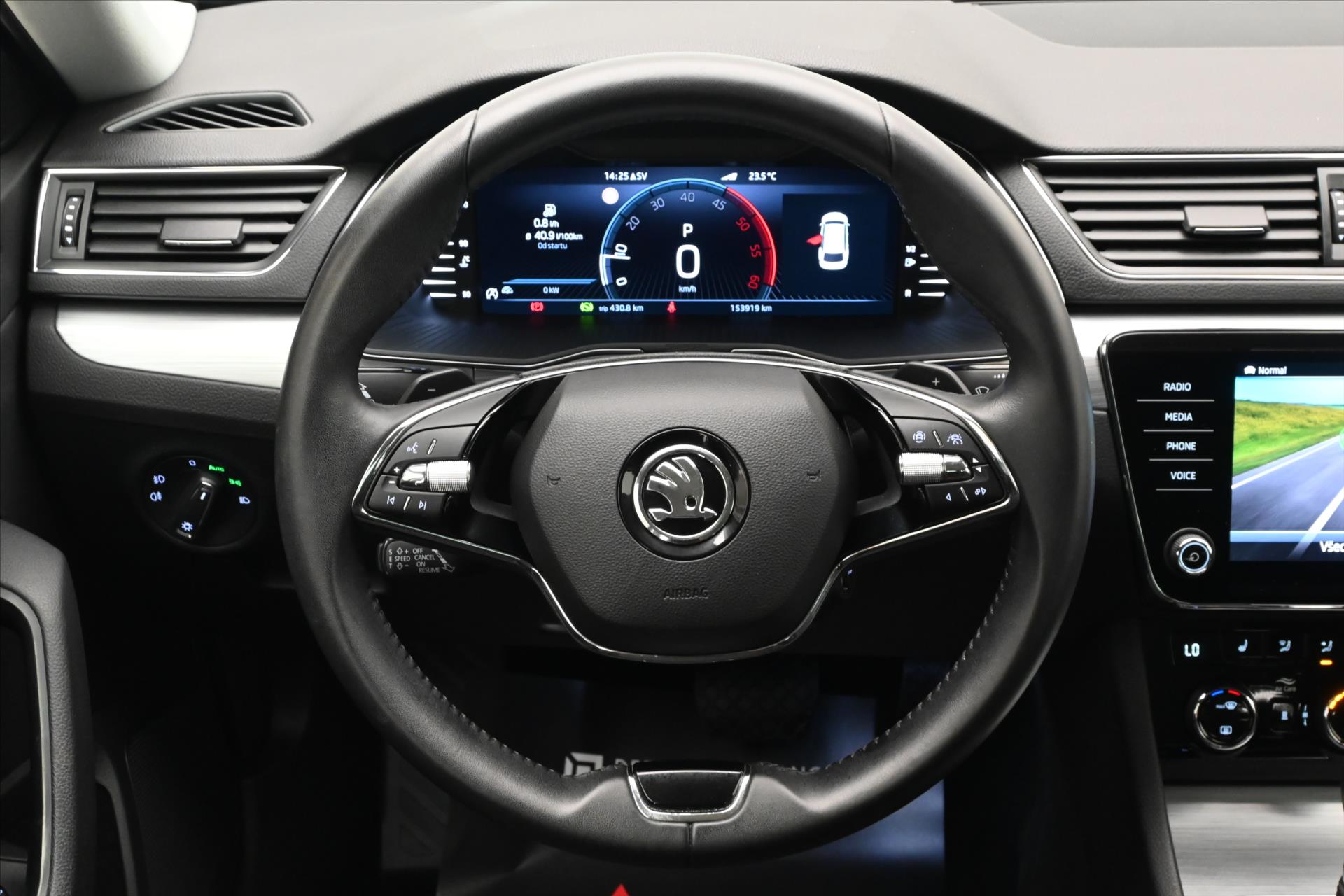 Hlavní fotografie vozu Škoda Superb 2,0 TDI 147 kW DSG 4x4 Ambition Záruka až 5 let (18)