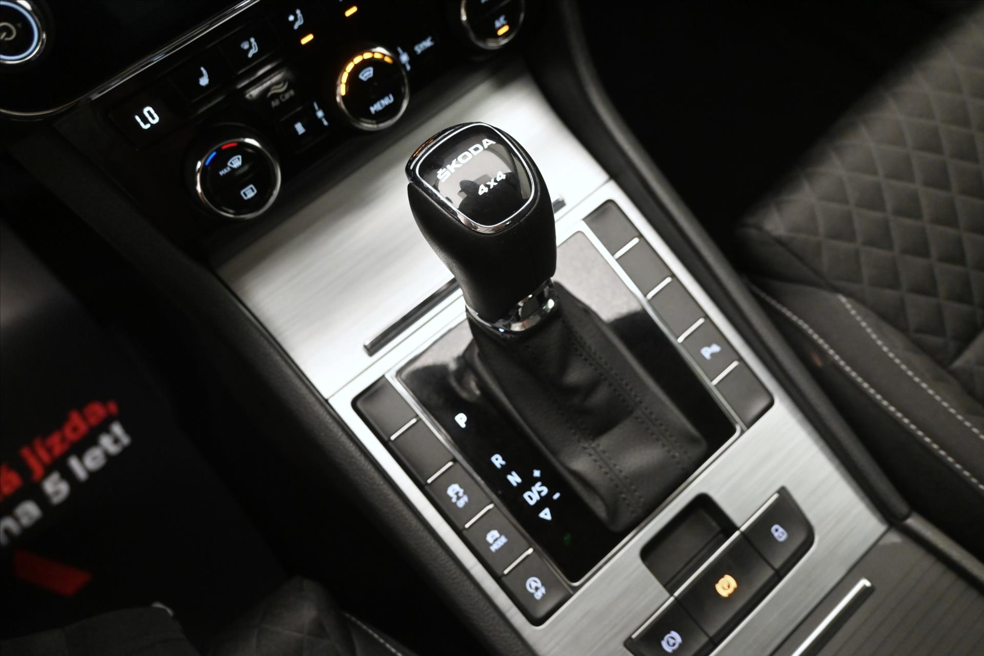Hlavní fotografie vozu Škoda Superb 2,0 TDI 147 kW DSG 4x4 Ambition Záruka až 5 let (22)