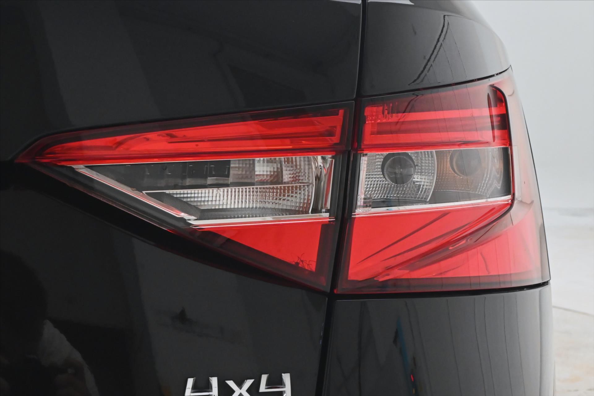 Hlavní fotografie vozu Škoda Superb 2,0 TDI 147 kW DSG 4x4 Ambition Záruka až 5 let (29)