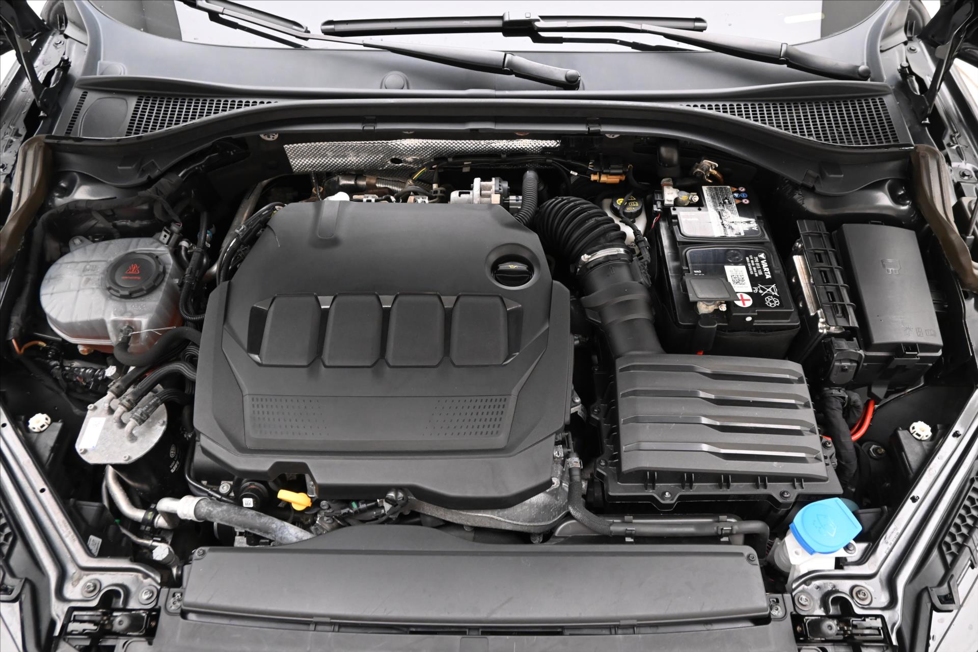 Hlavní fotografie vozu Škoda Superb 2,0 TDI 147 kW DSG 4x4 Ambition Záruka až 5 let (9)