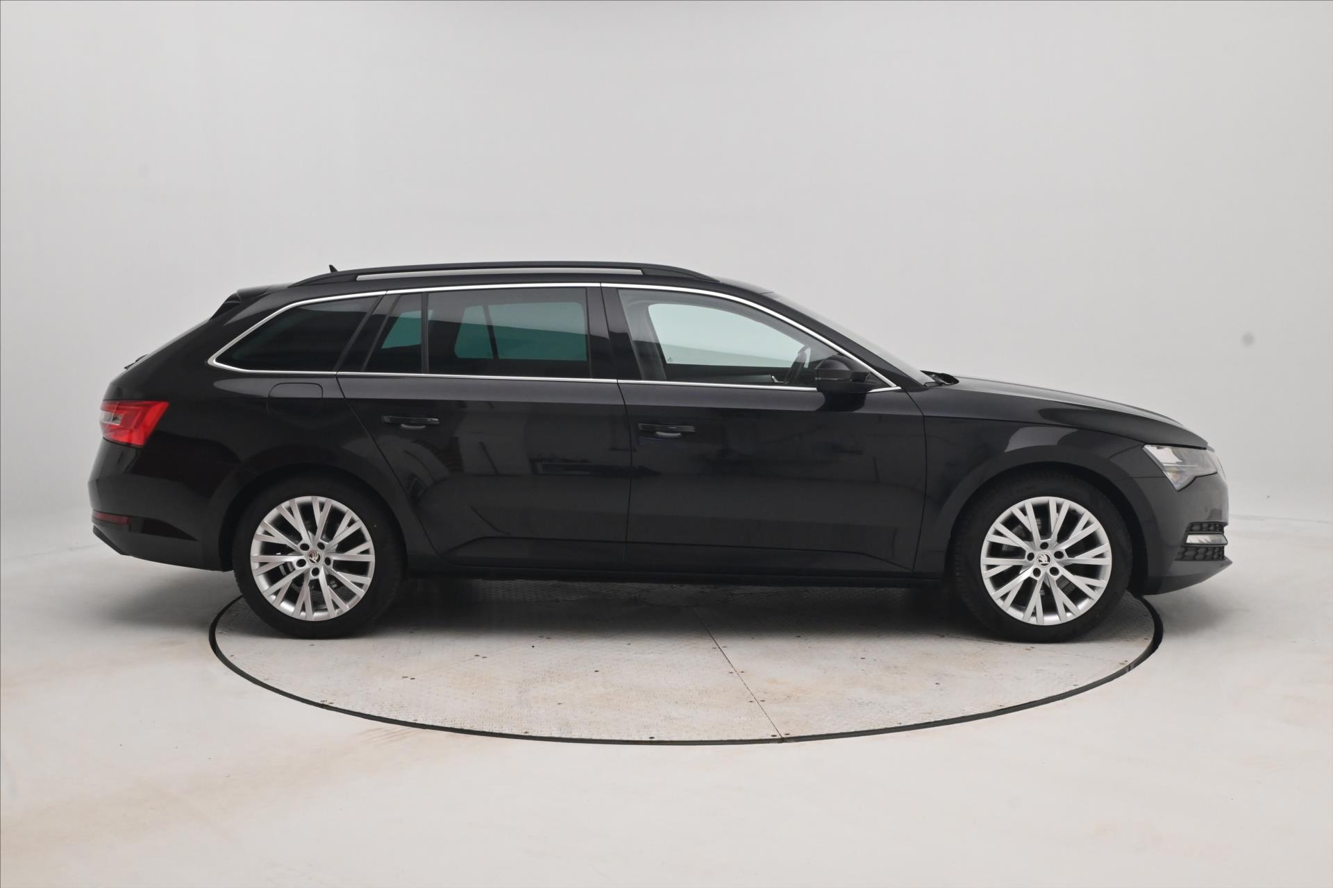 Hlavní fotografie vozu Škoda Superb 2,0 TDI 147 kW DSG 4x4 NEZ.TOPENÍ Záruka až 5 let (4)