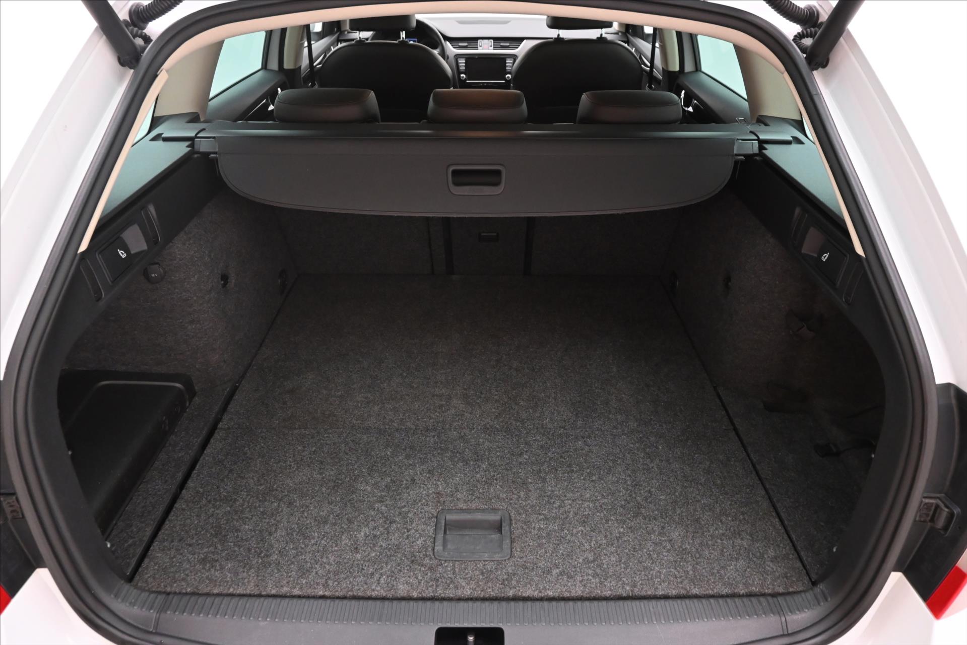 Hlavní fotografie vozu Škoda Octavia 2,0 TDI 135kW L&K DSG 4x4 Záruka až 5 let (10)