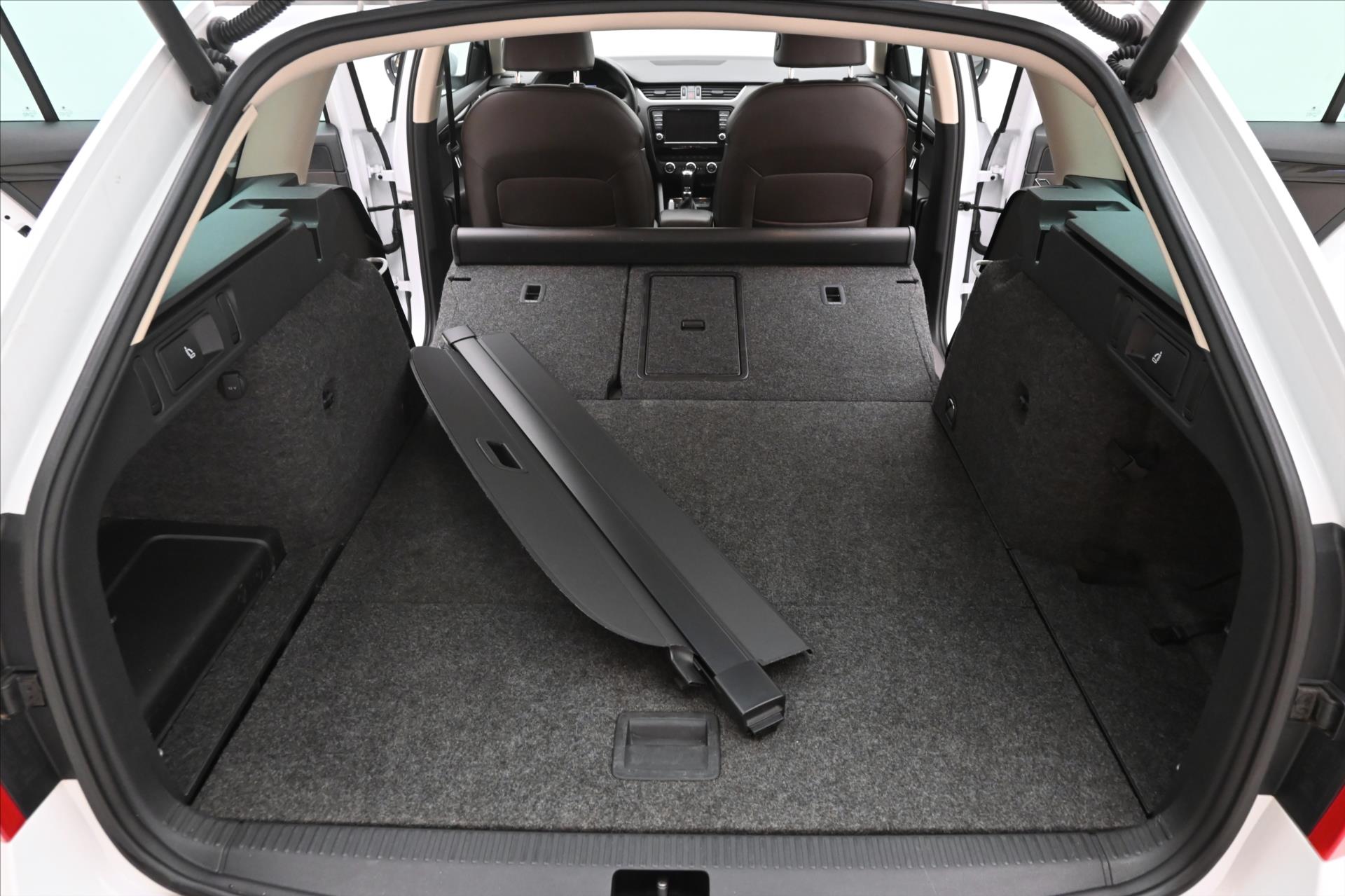 Hlavní fotografie vozu Škoda Octavia 2,0 TDI 135kW L&K DSG 4x4 Záruka až 5 let (11)