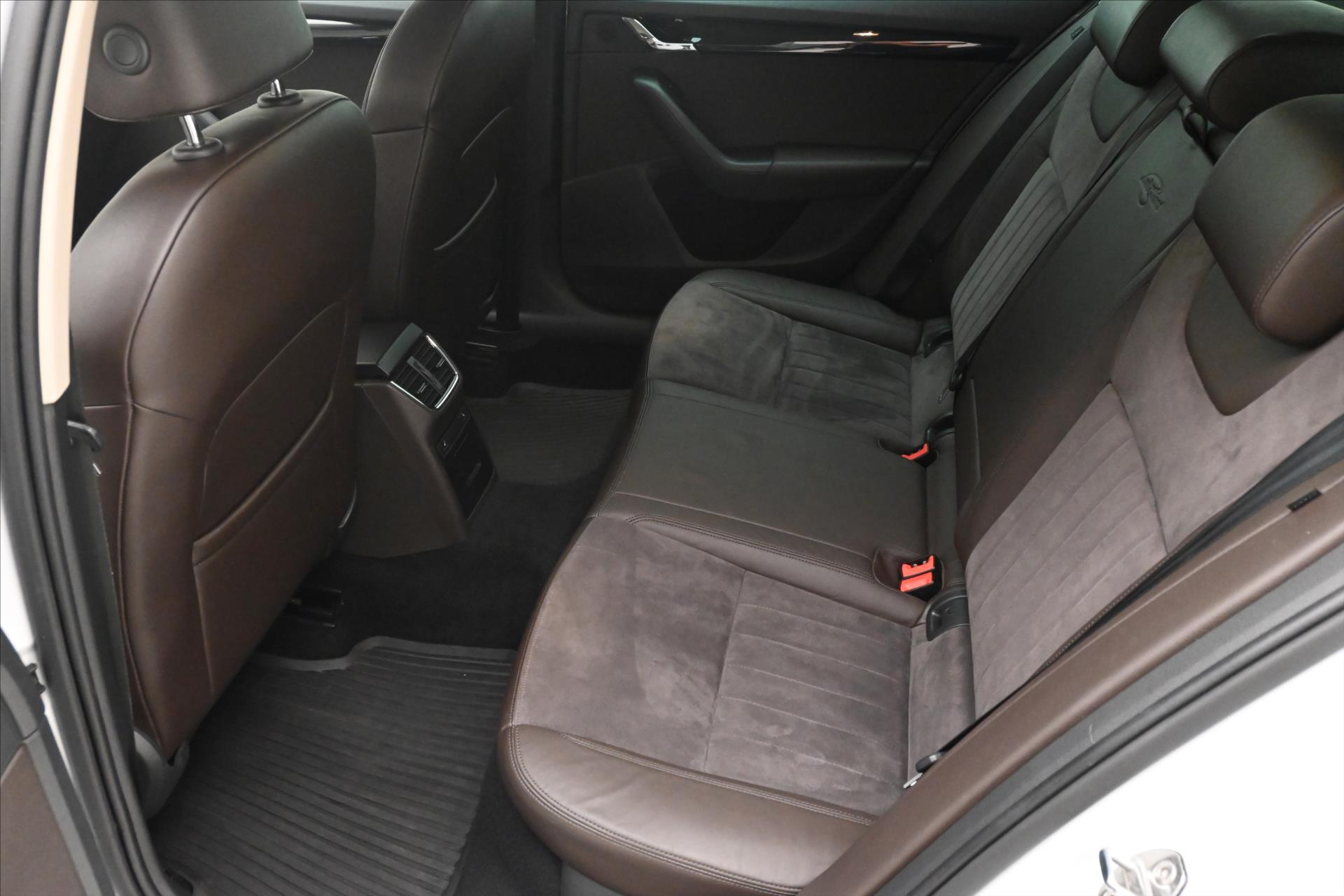 Hlavní fotografie vozu Škoda Octavia 2,0 TDI 135kW L&K DSG 4x4 Záruka až 5 let (14)