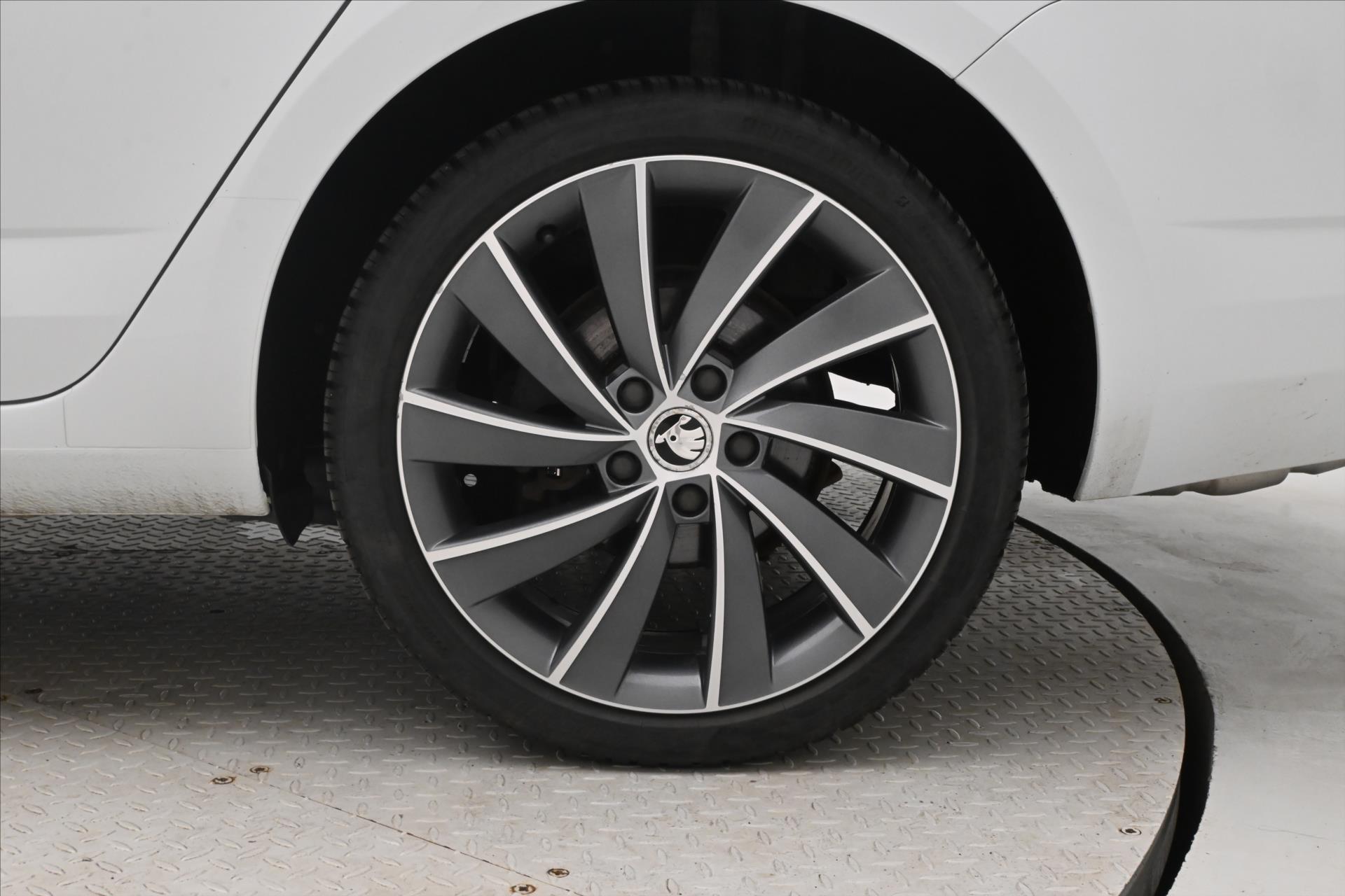 Hlavní fotografie vozu Škoda Octavia 2,0 TDI 135kW L&K DSG 4x4 Záruka až 5 let (32)