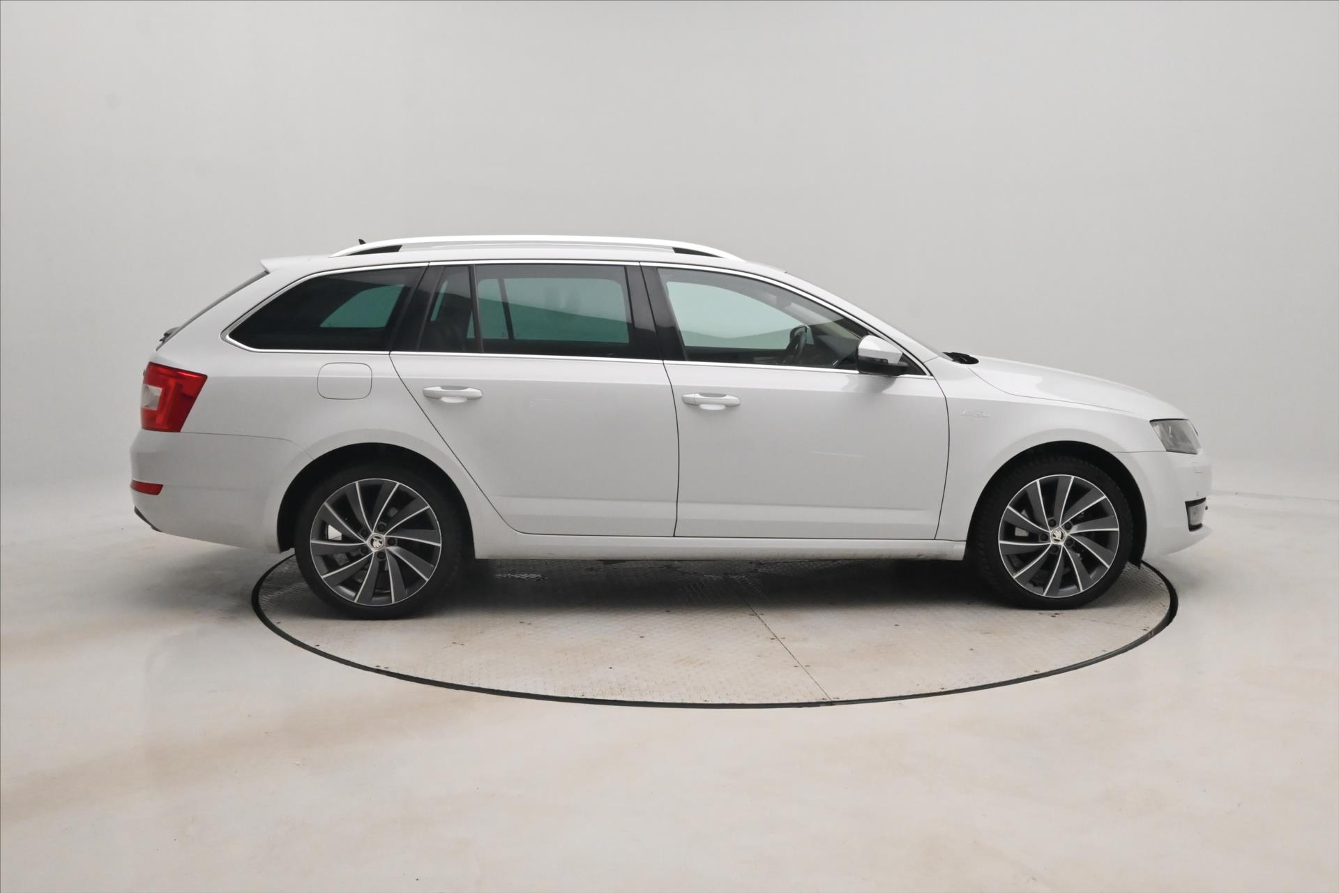 Hlavní fotografie vozu Škoda Octavia 2,0 TDI 135kW L&K DSG 4x4 Záruka až 5 let (4)