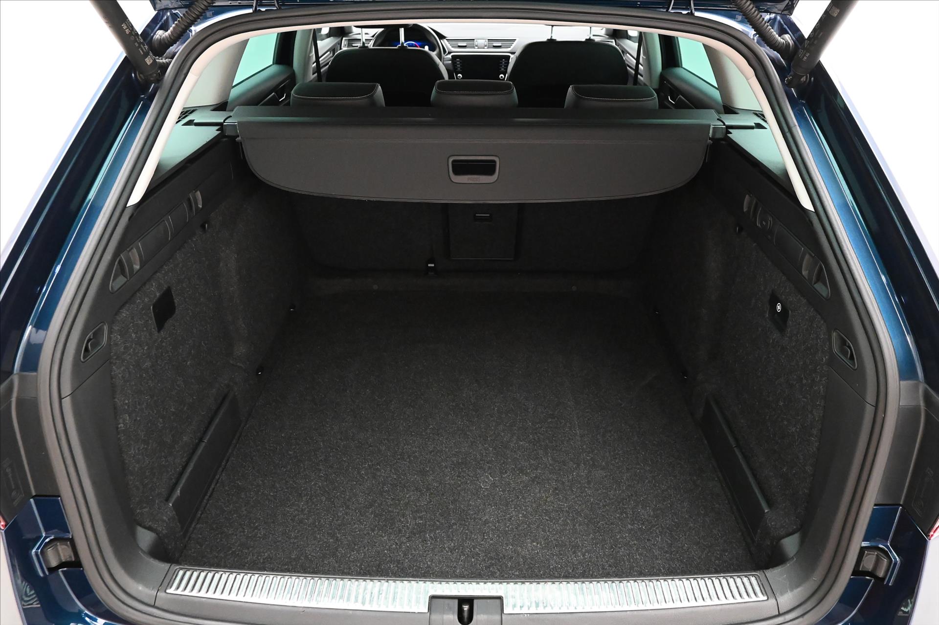 Hlavní fotografie vozu Škoda Superb 2,0 TDI 110kW DSG Style Záruka až 5 let (11)