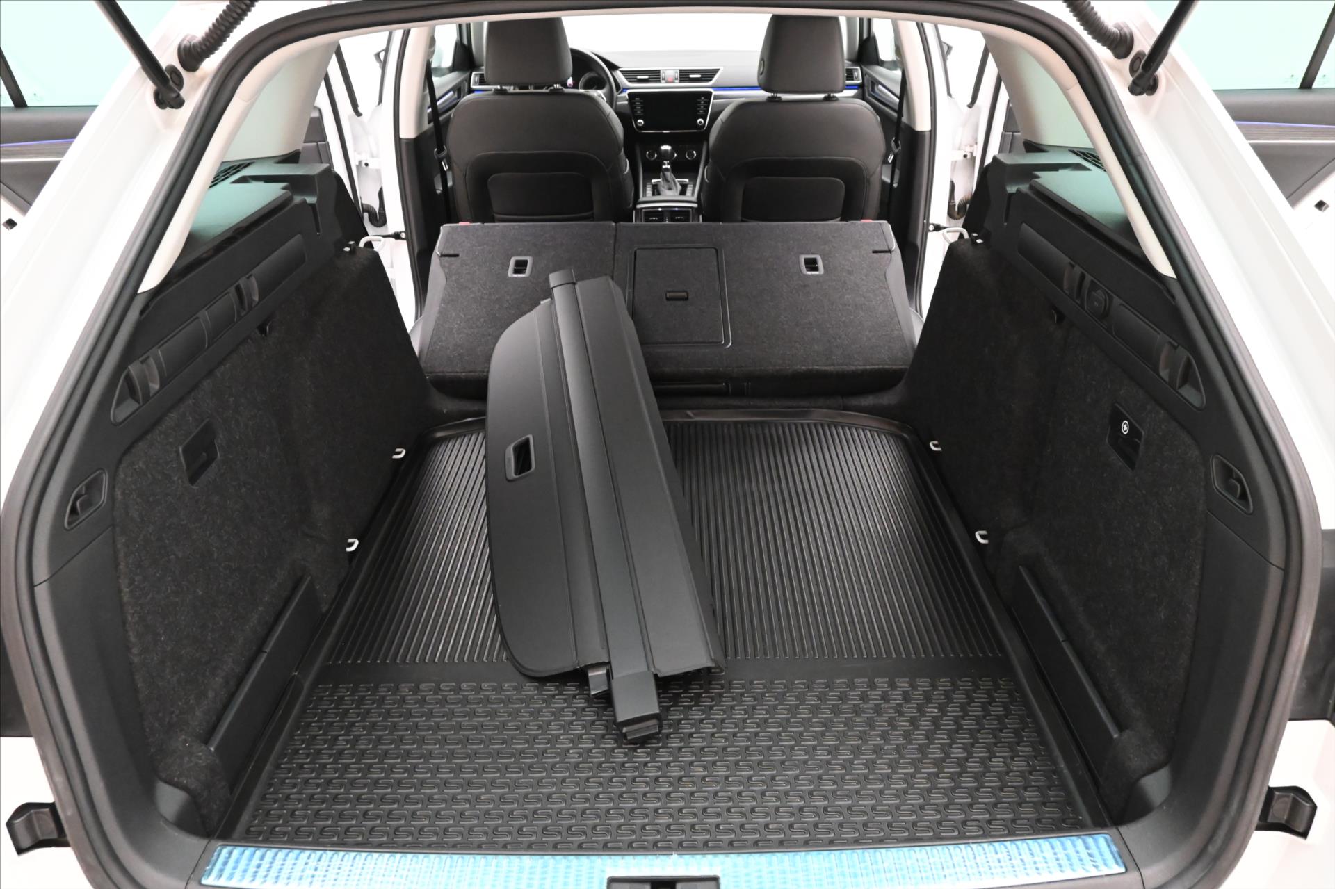 Hlavní fotografie vozu Škoda Superb 2,0 TDI 147 kW DSG 4x4 Style Záruka až 5 let (11)